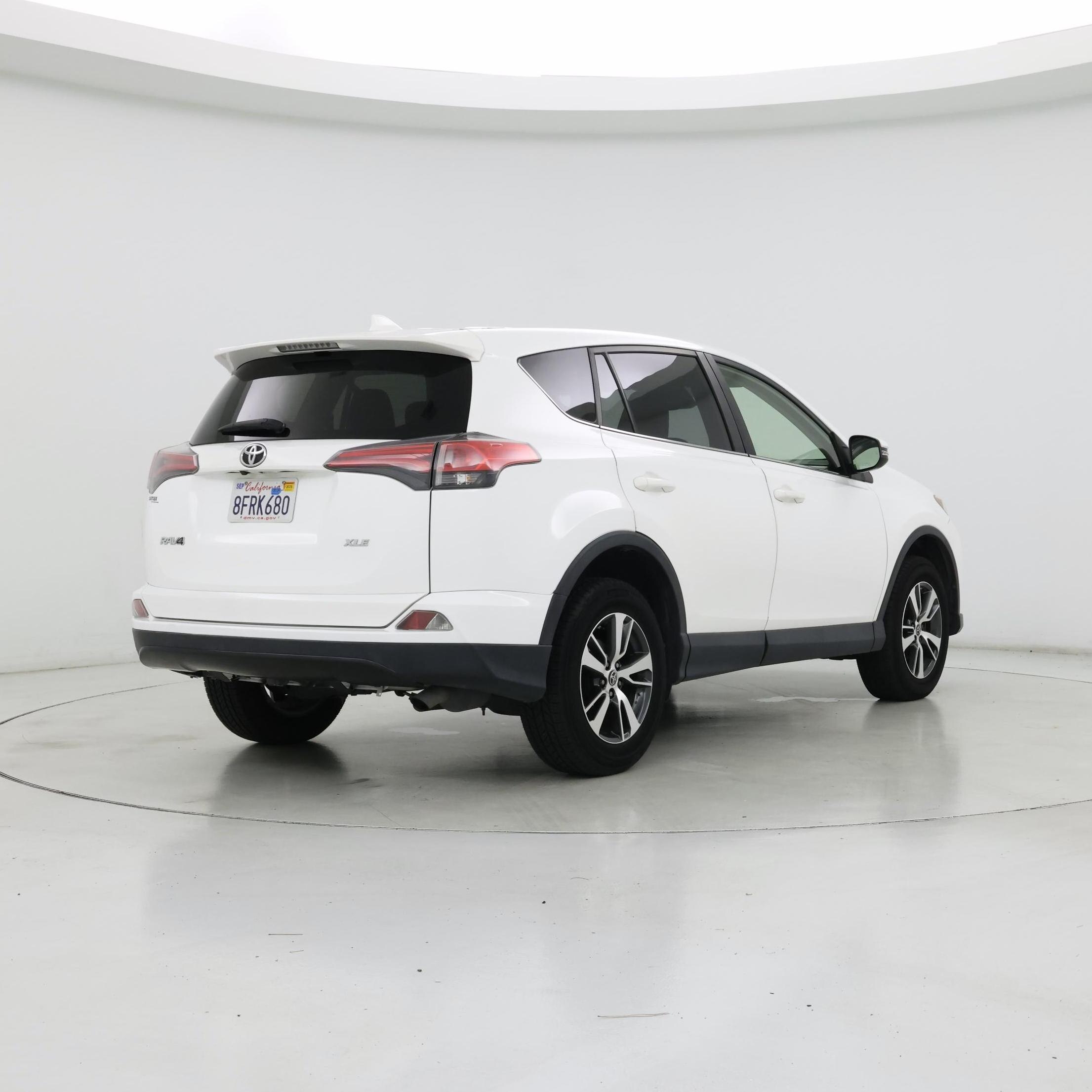 Thumbnail: 2018 Toyota RAV4 - 8