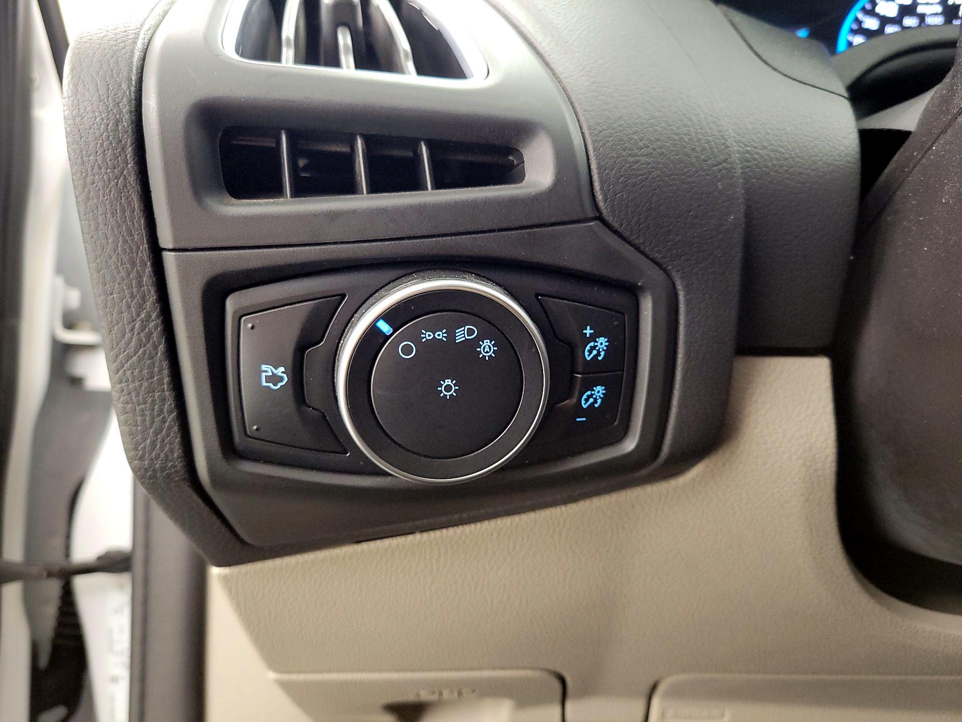 Thumbnail: 2015 Ford Focus - 13