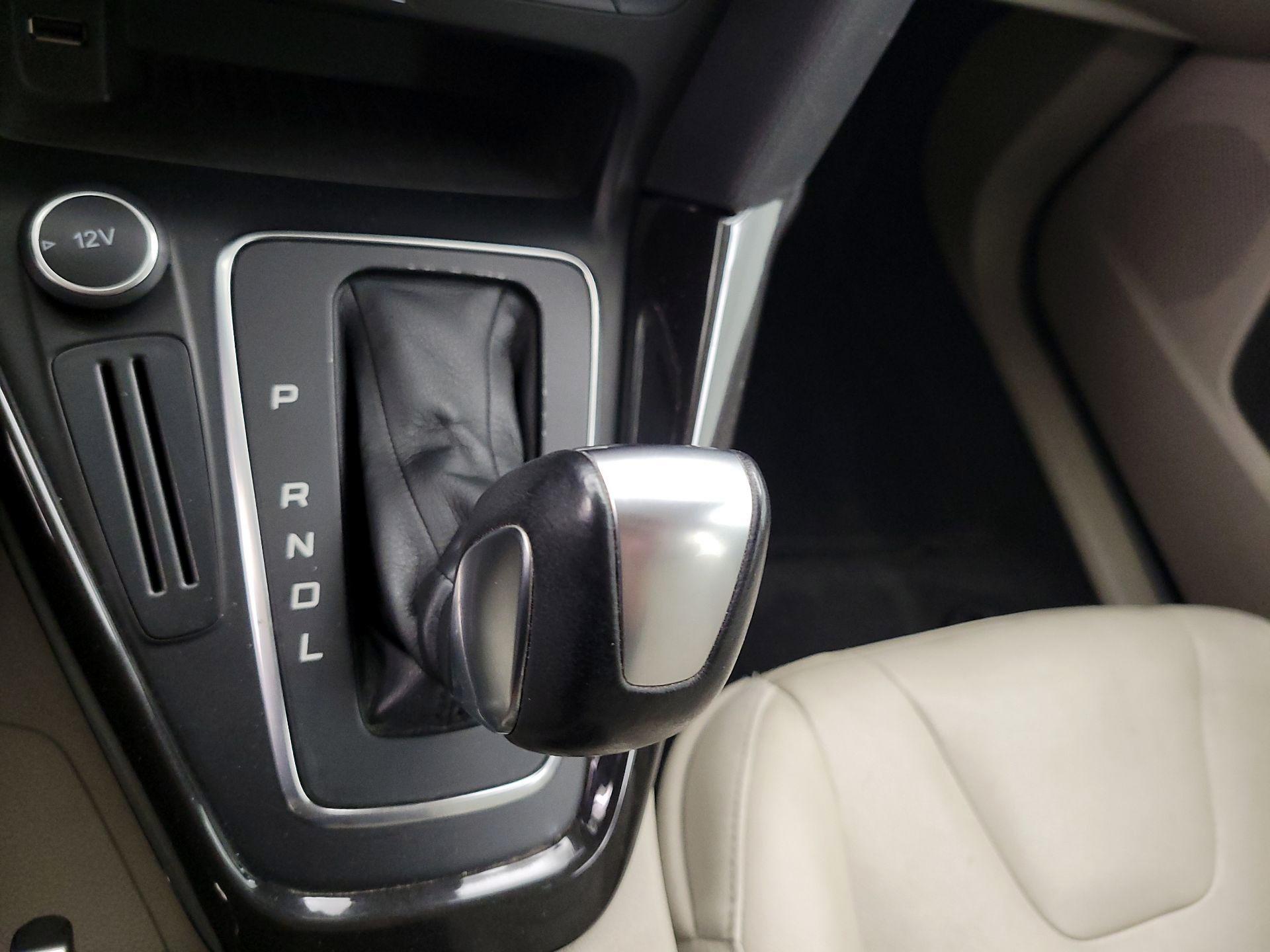 Thumbnail: 2015 Ford Focus - 17