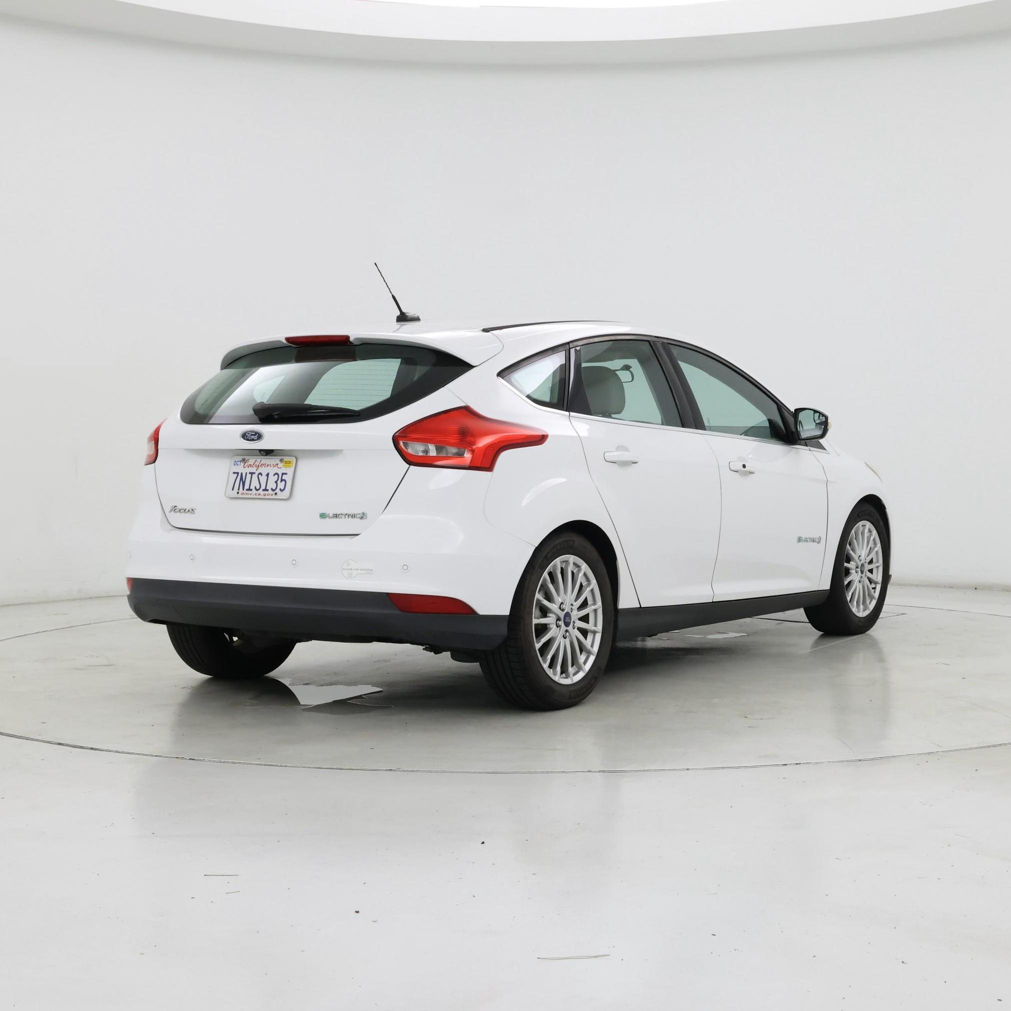 Thumbnail: 2015 Ford Focus - 8