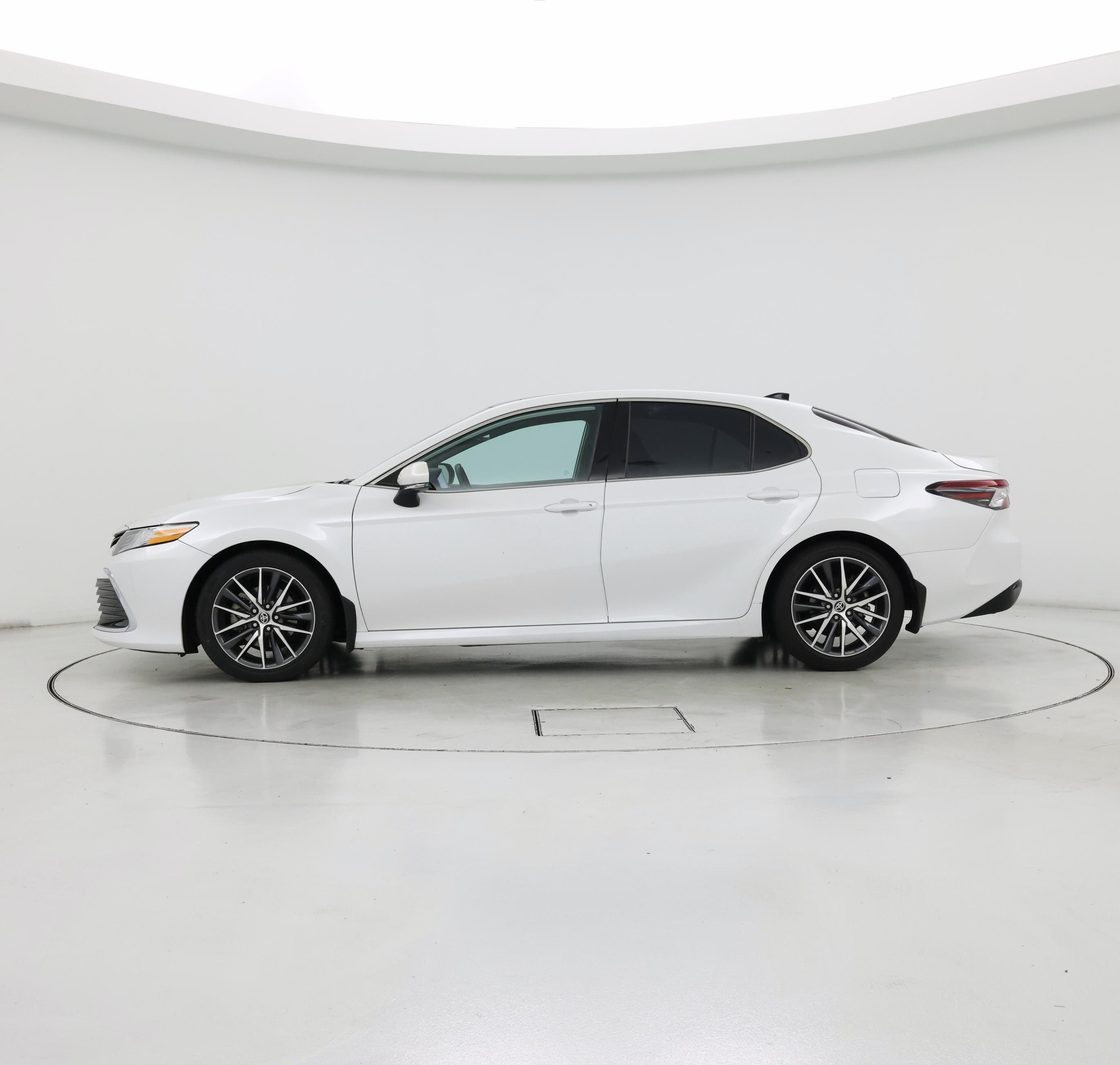 Thumbnail: 2022 Toyota Camry - 3