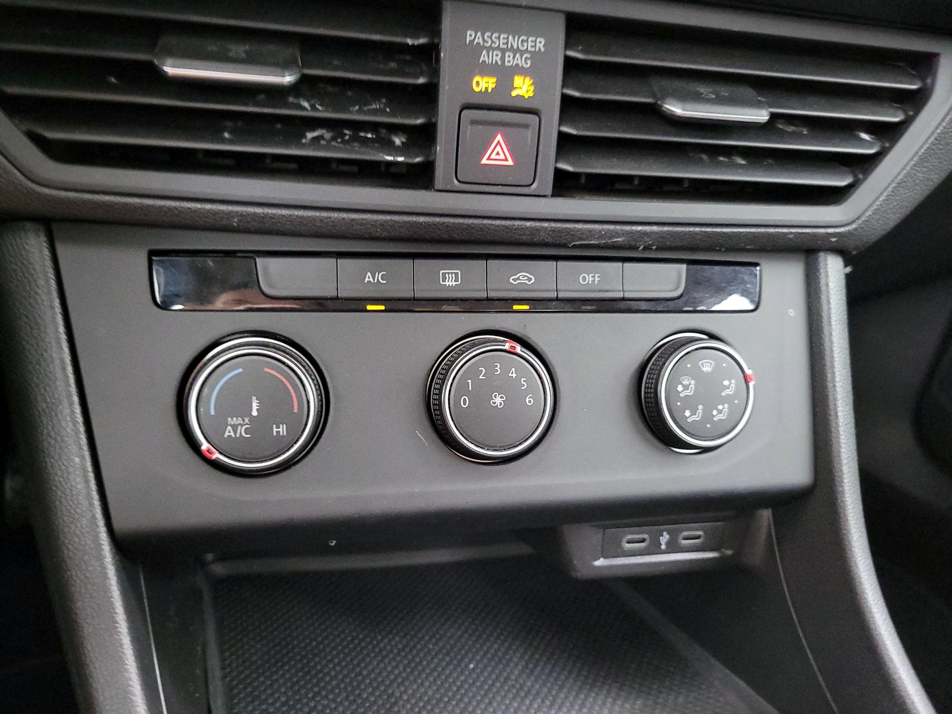 Thumbnail: 2020 Volkswagen Jetta - 17
