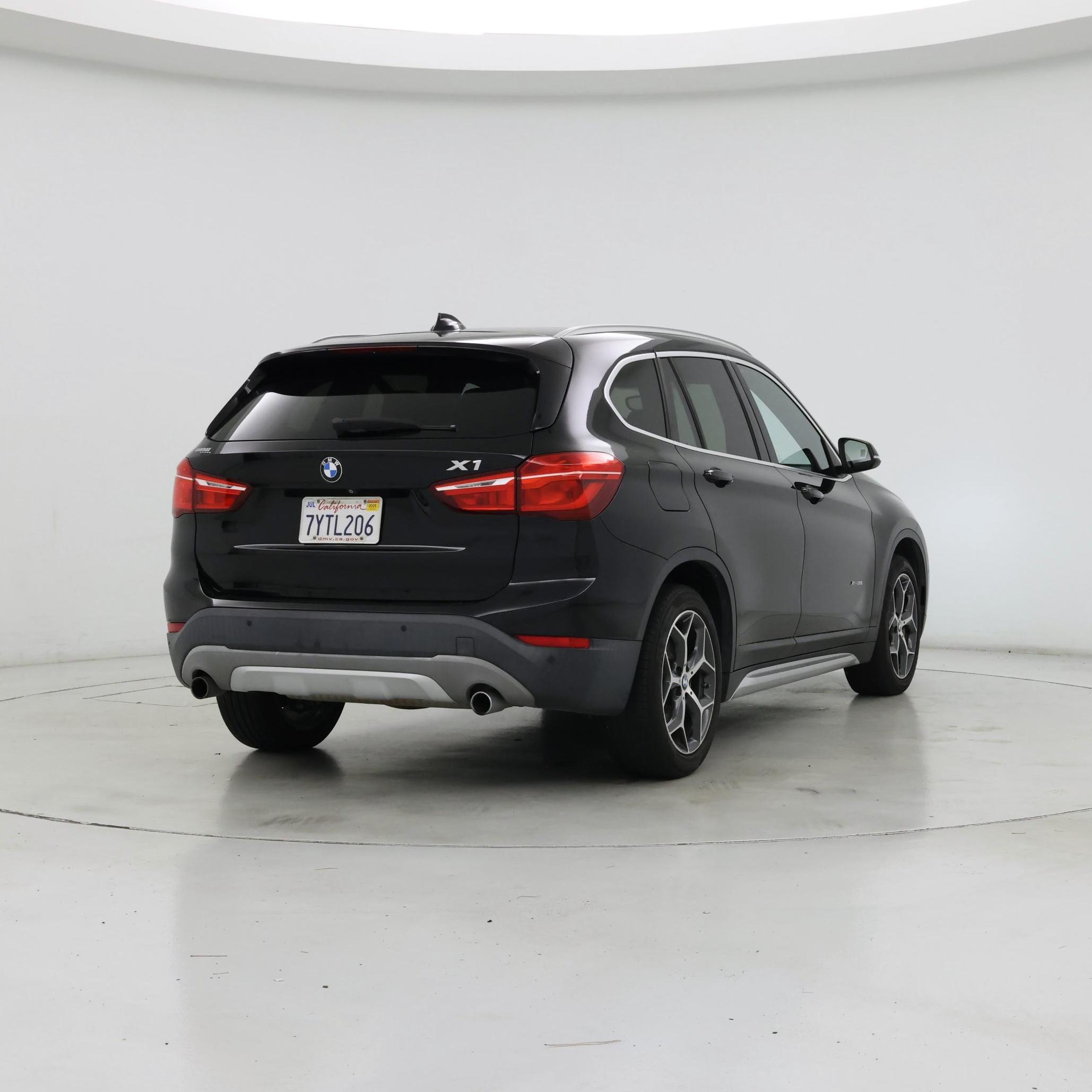 Thumbnail: 2017 BMW X1 - 8