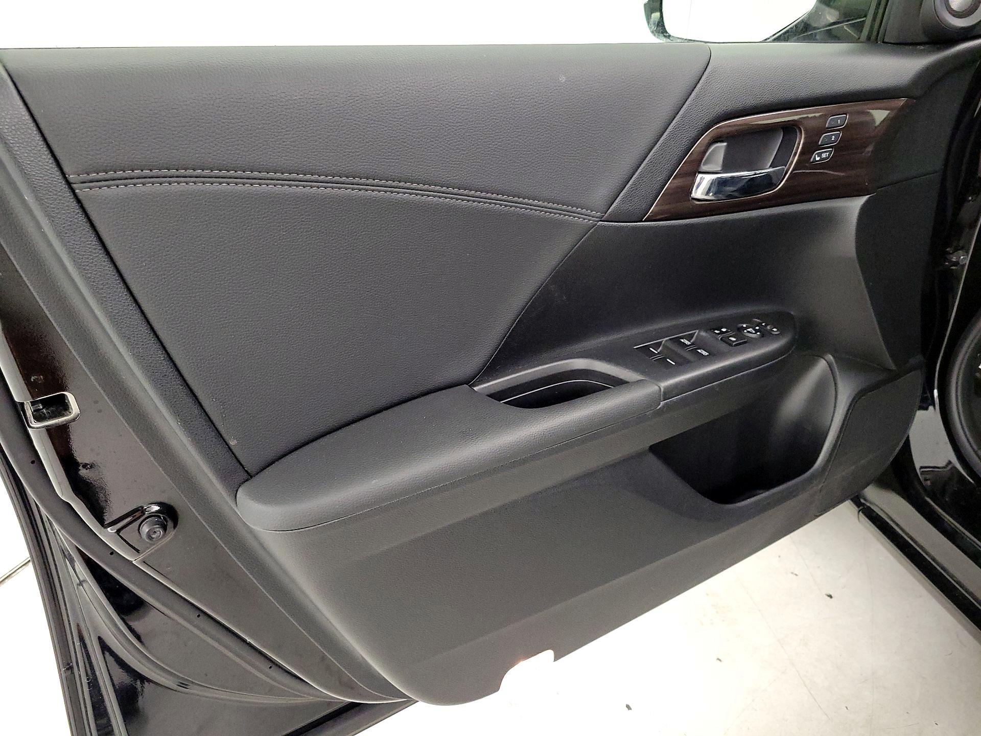 Thumbnail: 2017 Honda Accord - 12