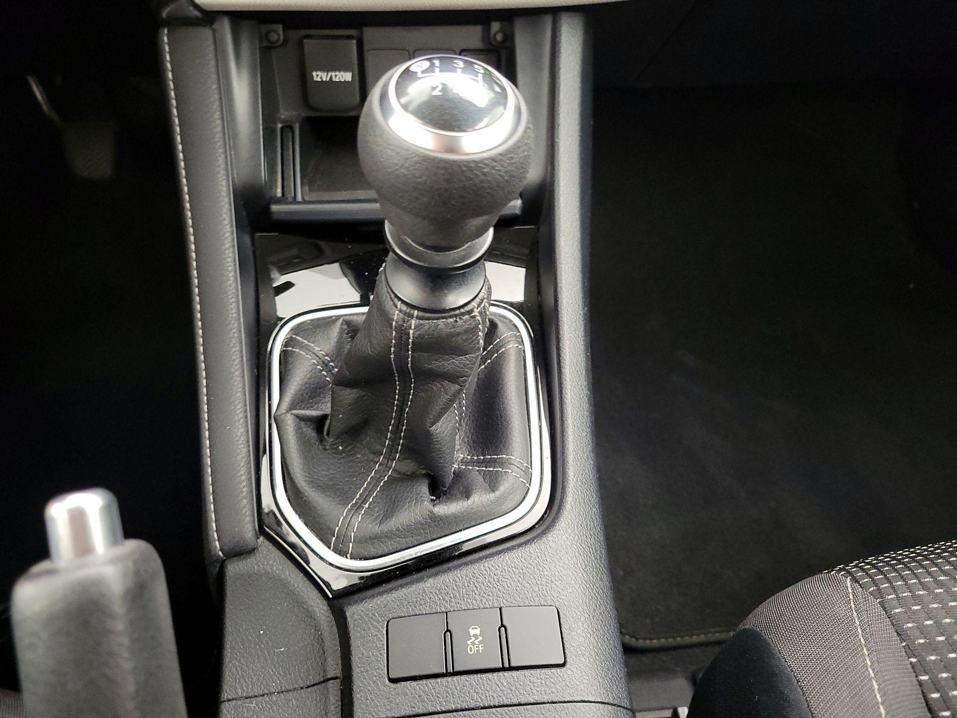Thumbnail: 2017 Toyota Corolla iM - 17