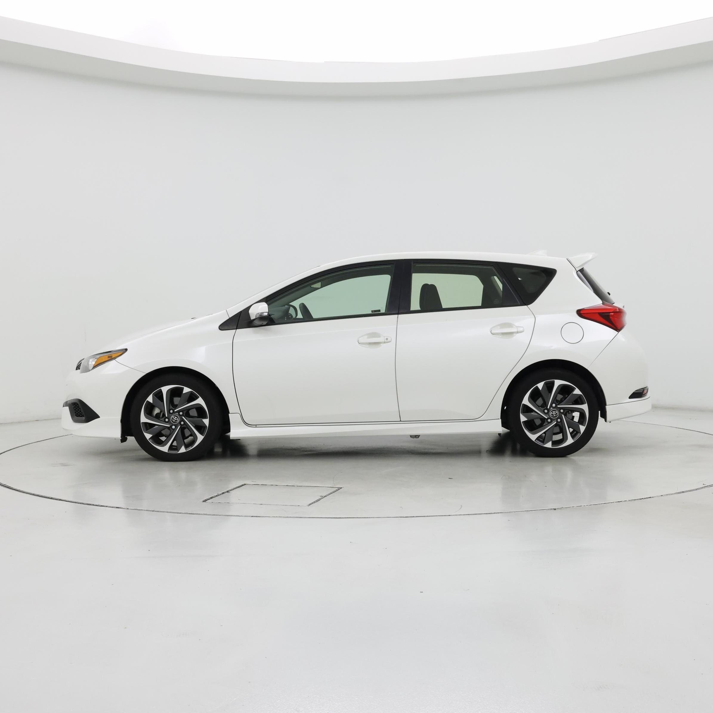 Thumbnail: 2017 Toyota Corolla iM - 3