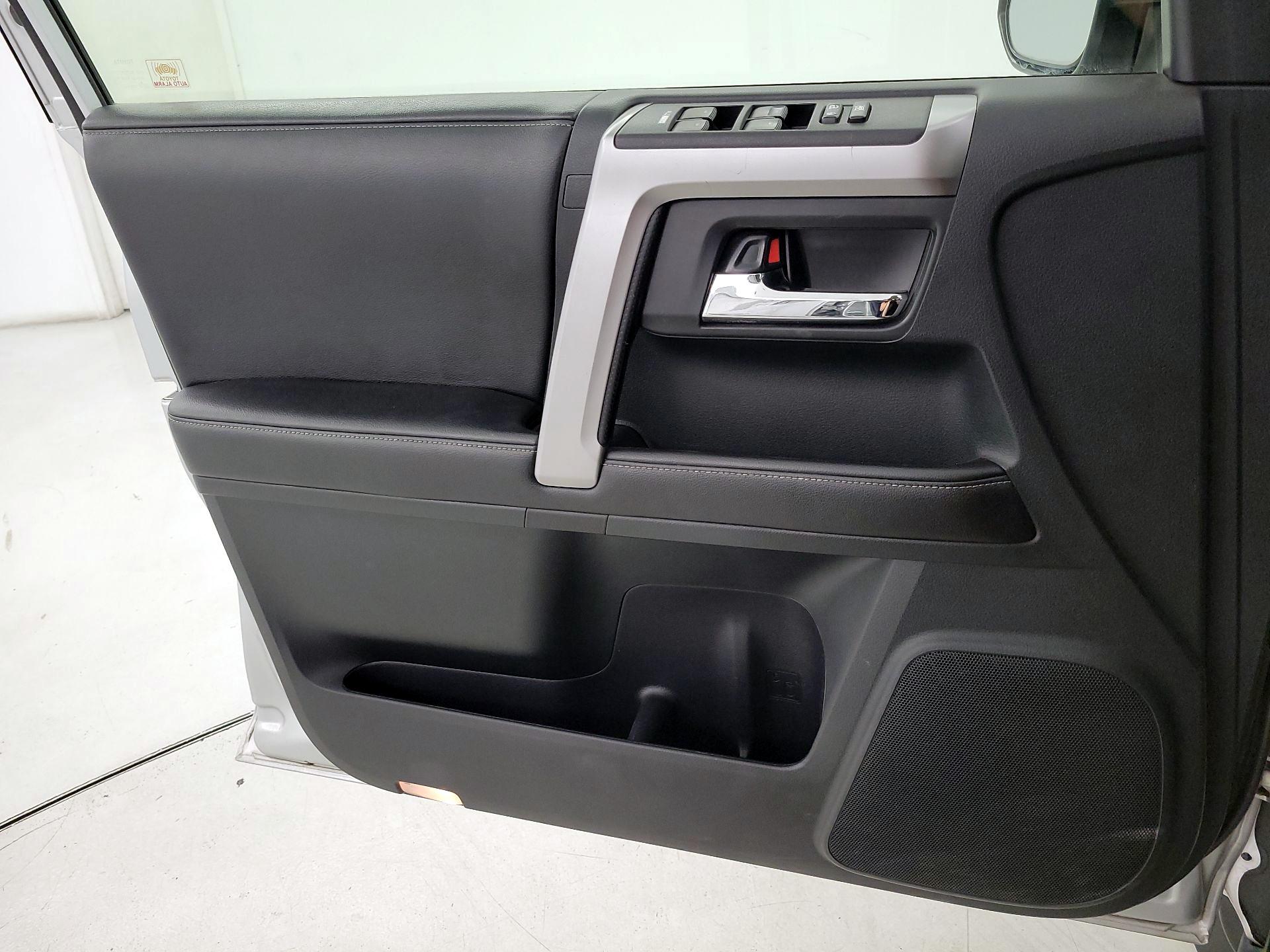 Thumbnail: 2015 Toyota 4Runner - 12