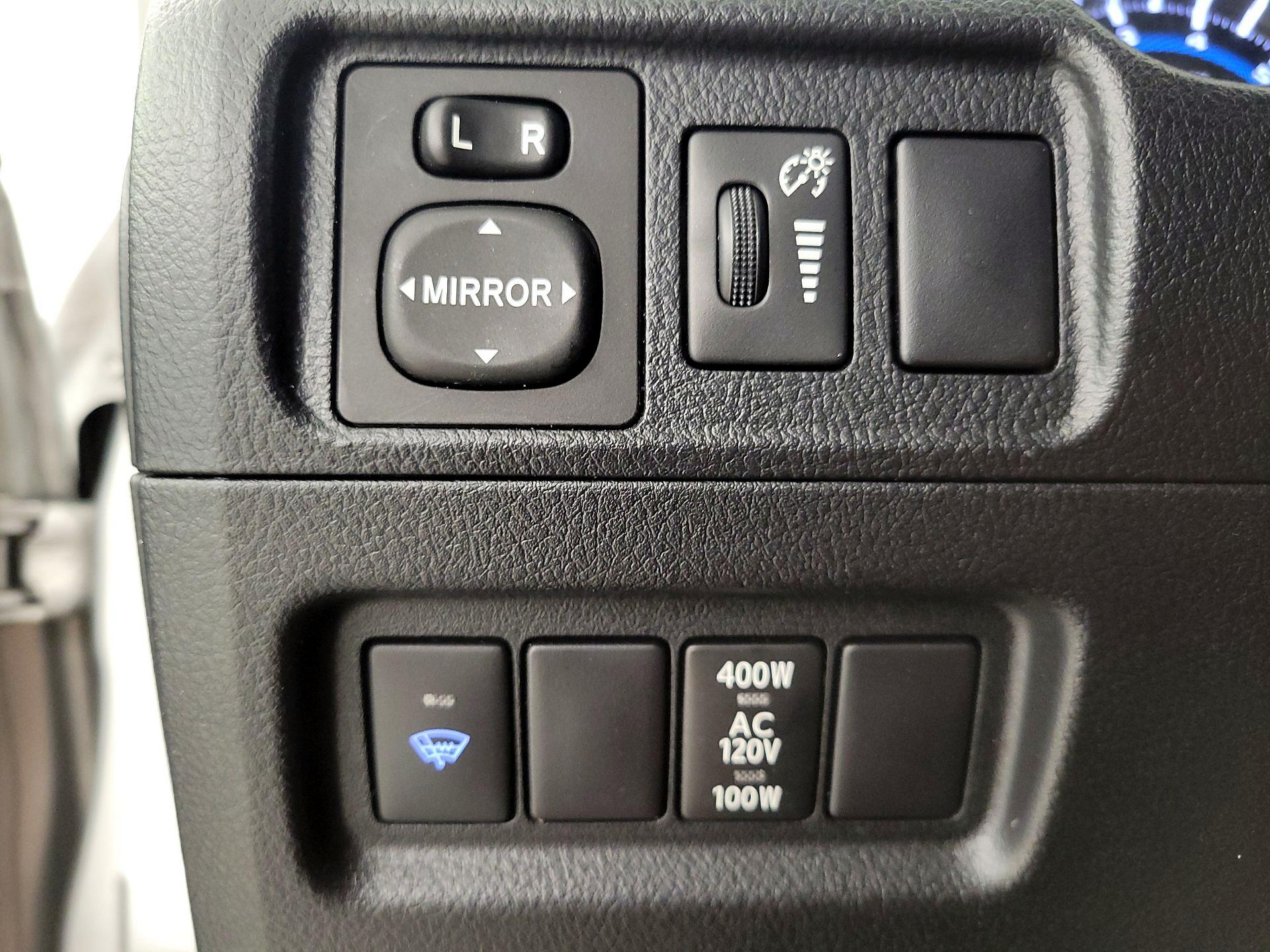 Thumbnail: 2015 Toyota 4Runner - 13
