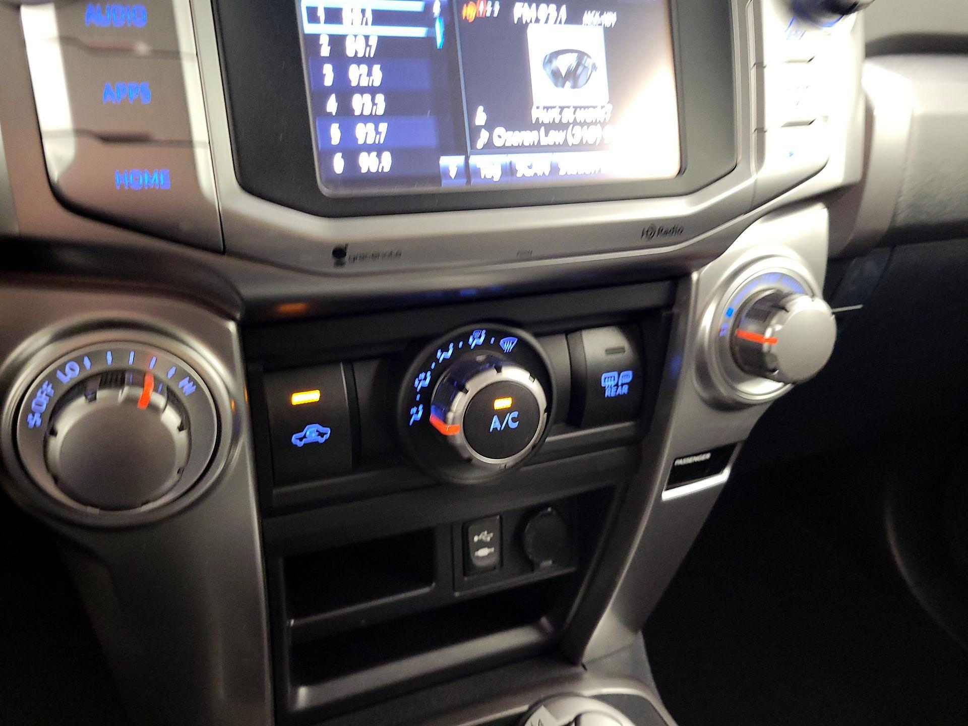 Thumbnail: 2015 Toyota 4Runner - 16