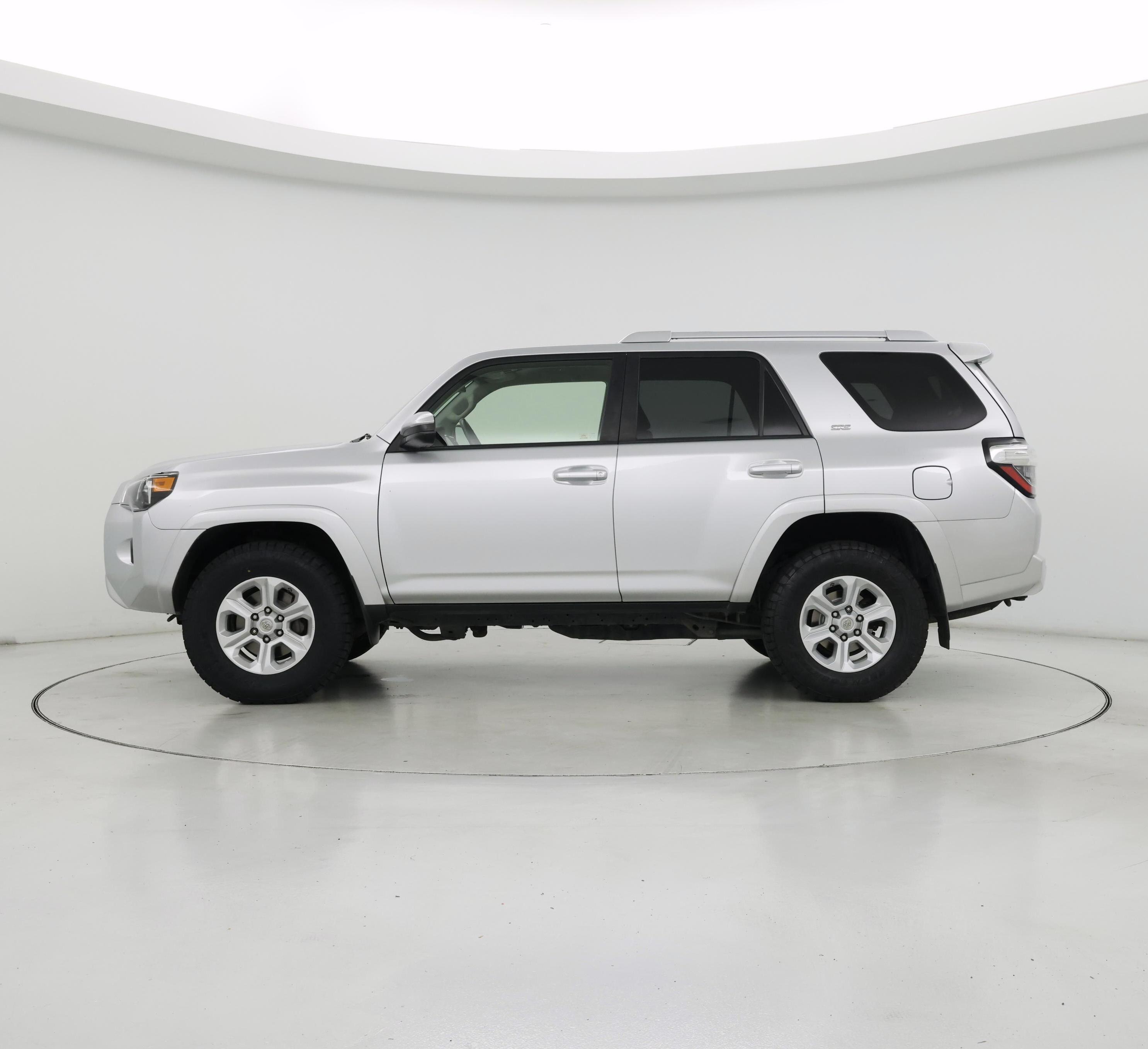 Thumbnail: 2015 Toyota 4Runner - 3