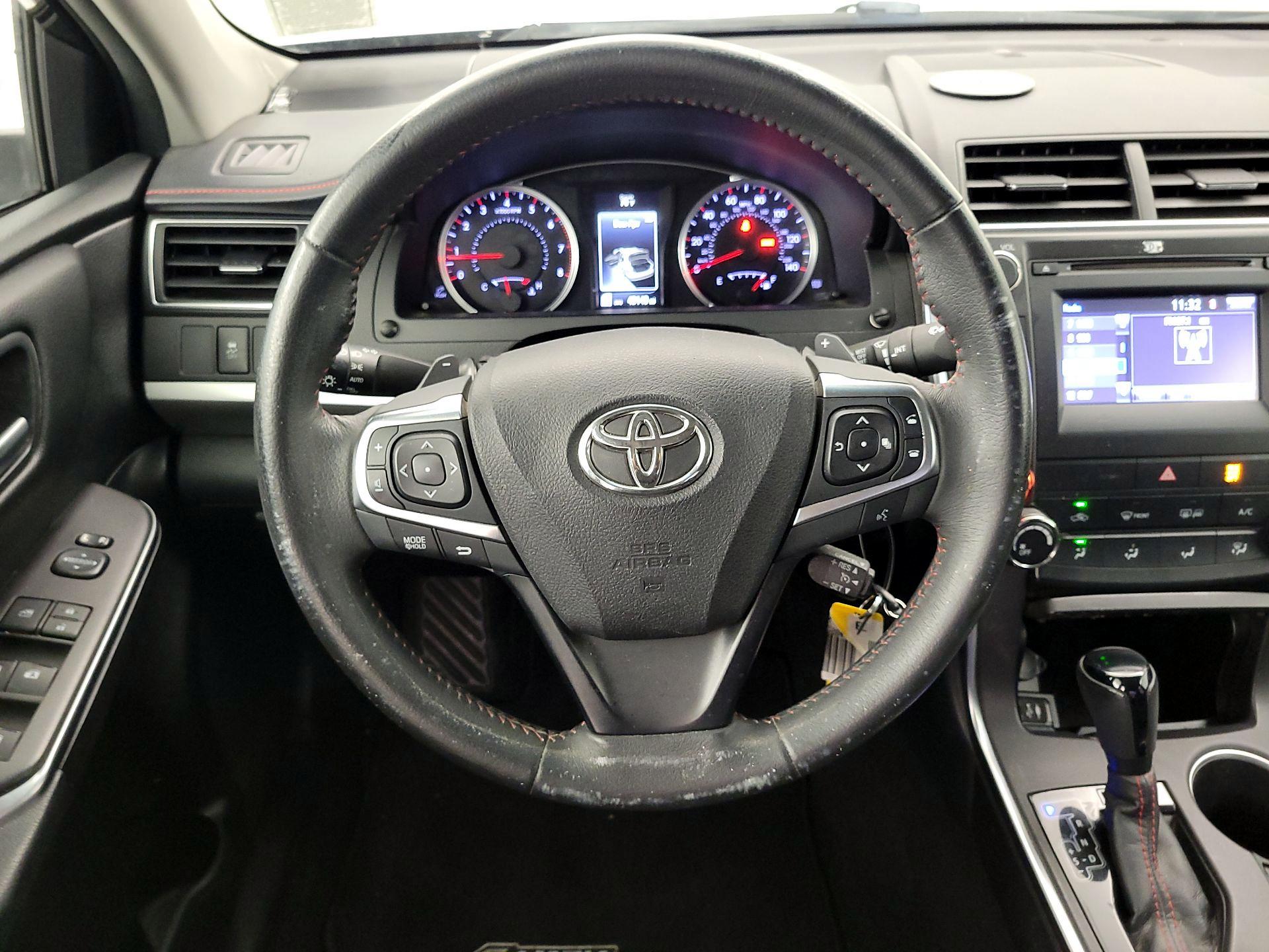 Thumbnail: 2017 Toyota Camry - 10