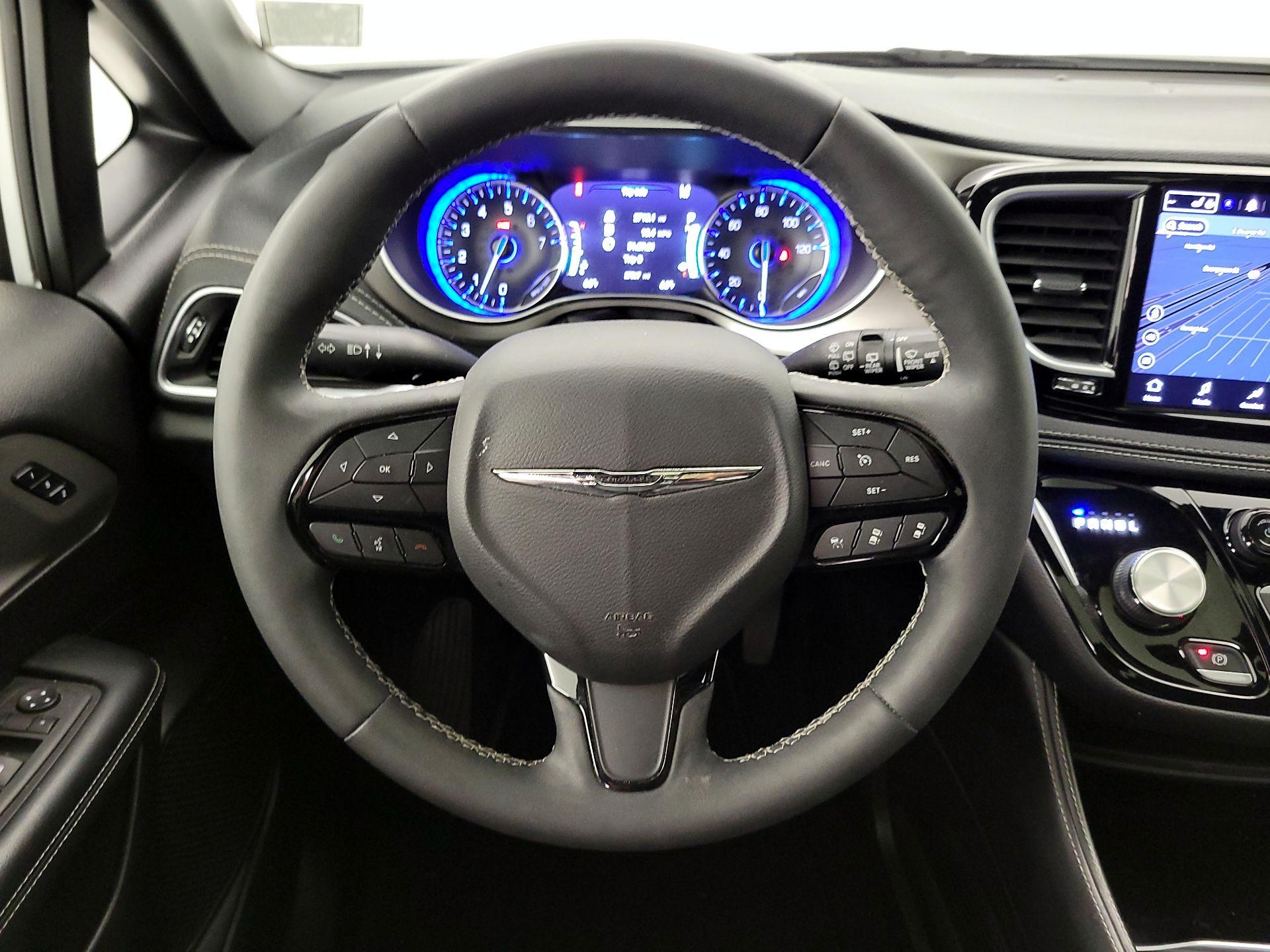 Thumbnail: 2022 Chrysler Pacifica - 10
