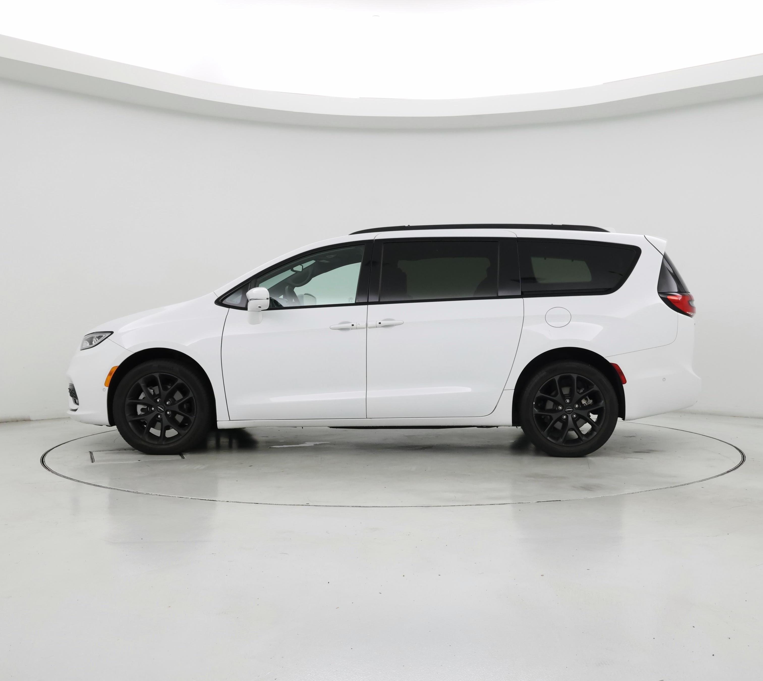 Thumbnail: 2022 Chrysler Pacifica - 3