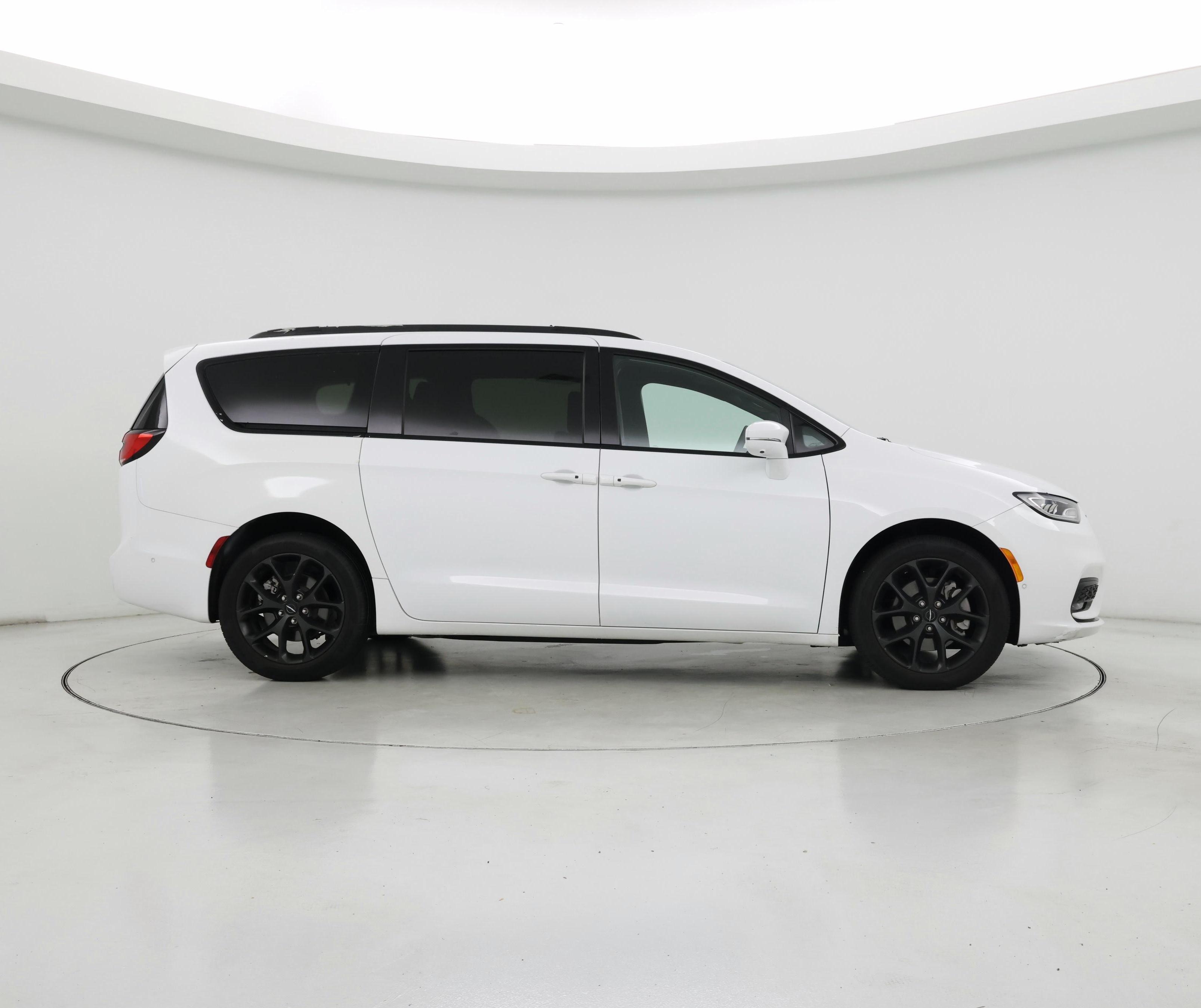 Thumbnail: 2022 Chrysler Pacifica - 7