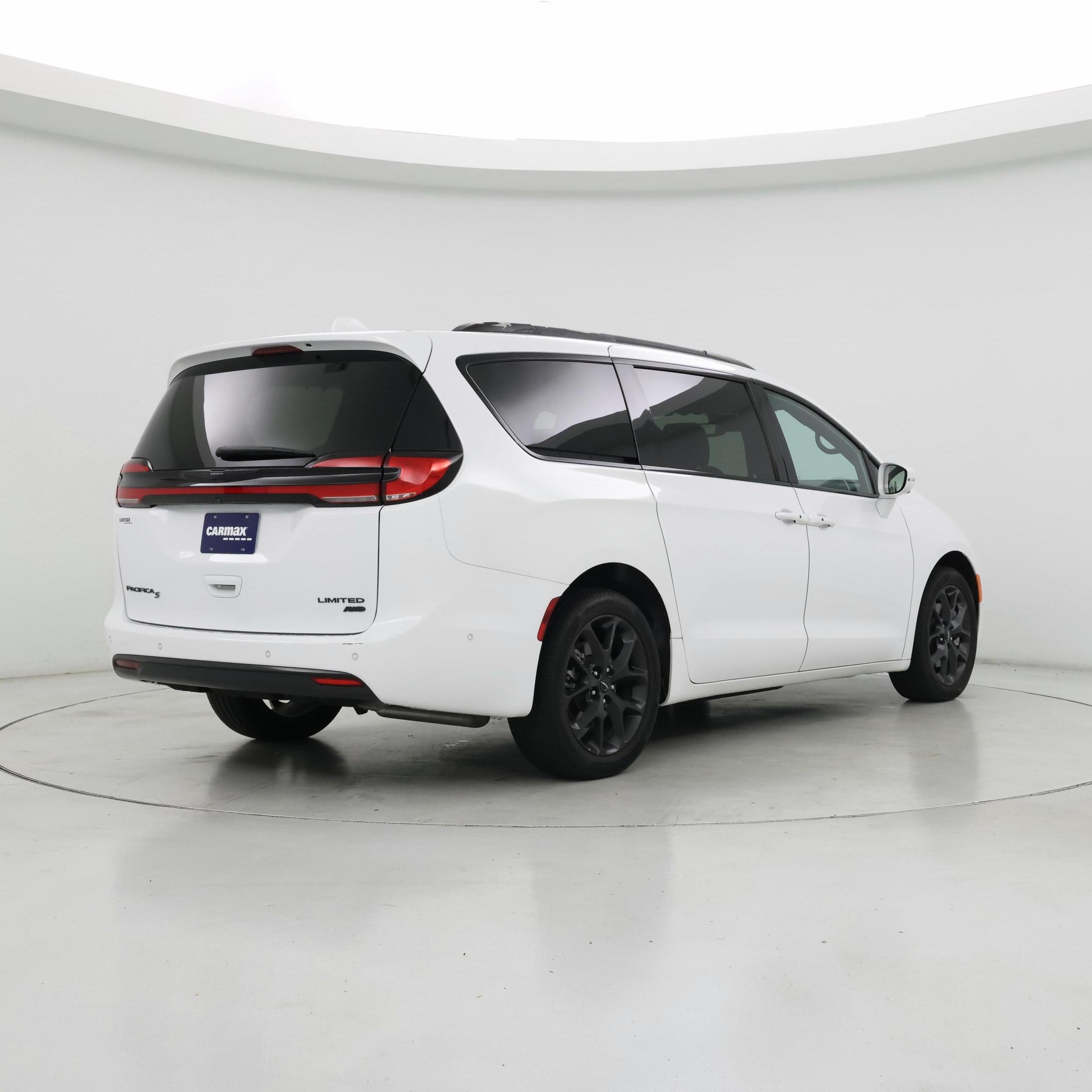 Thumbnail: 2022 Chrysler Pacifica - 8