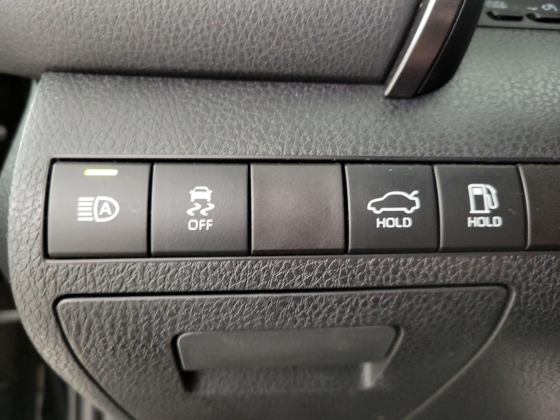 Thumbnail: 2019 Toyota Camry - 13