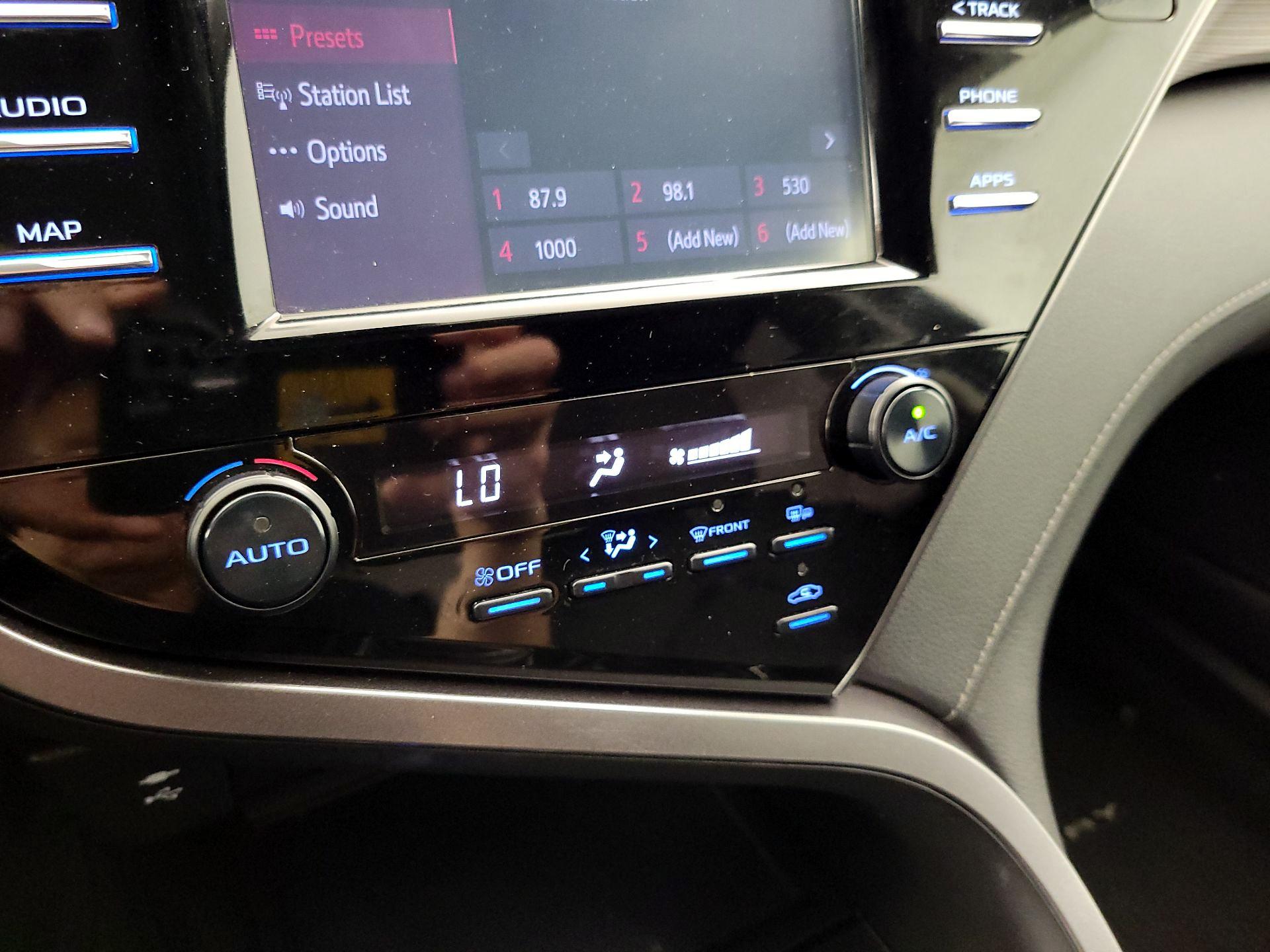 Thumbnail: 2019 Toyota Camry - 16
