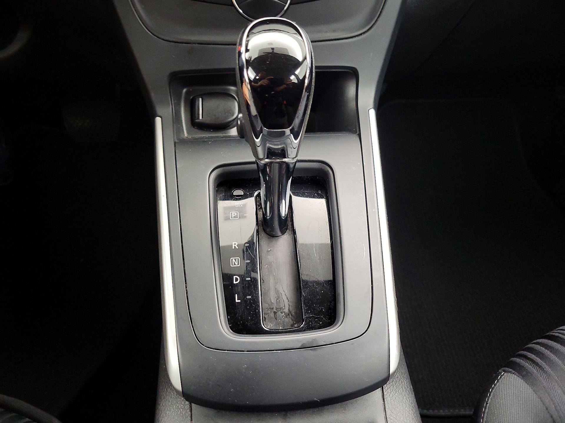 Thumbnail: 2019 Nissan Sentra - 17