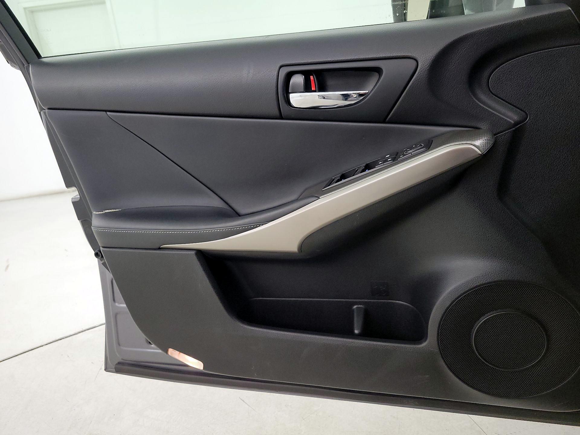 Thumbnail: 2015 Lexus IS - 12