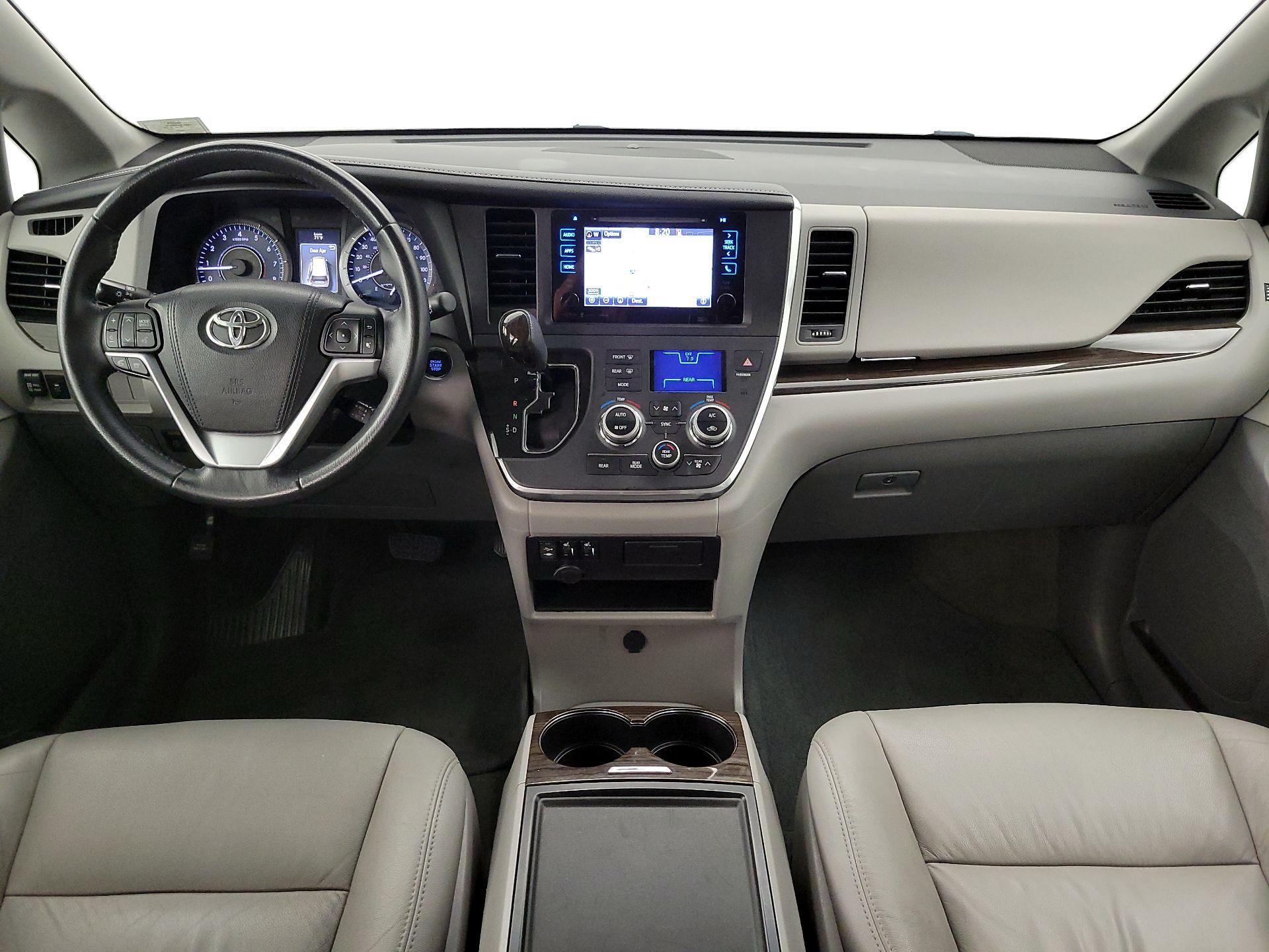 Thumbnail: 2017 Toyota Sienna - 9