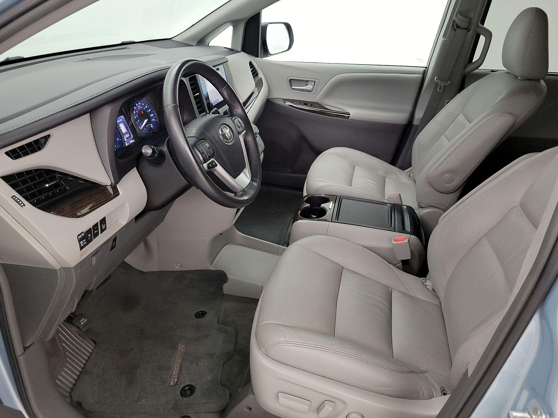Thumbnail: 2017 Toyota Sienna - 11