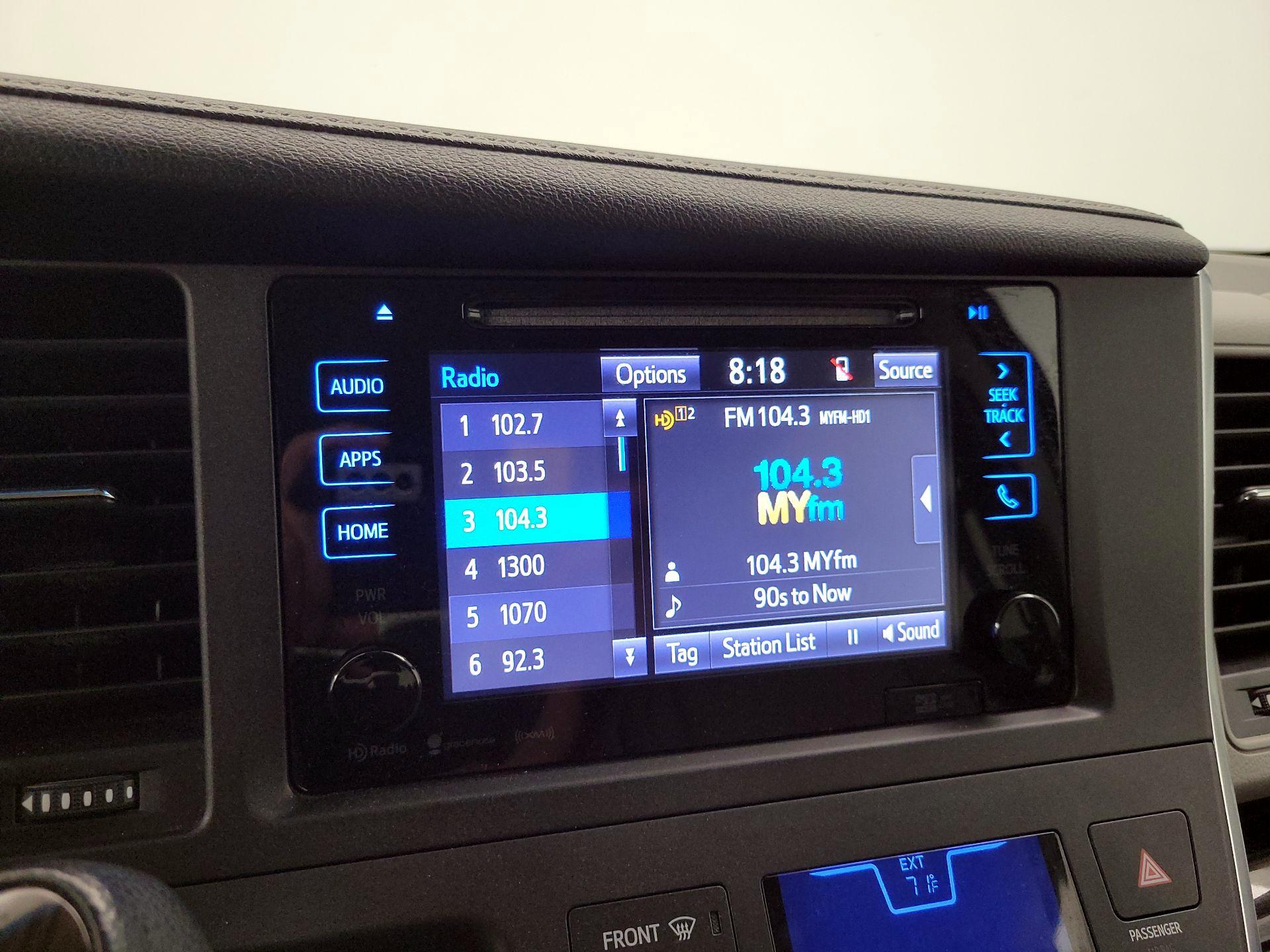 Thumbnail: 2017 Toyota Sienna - 16