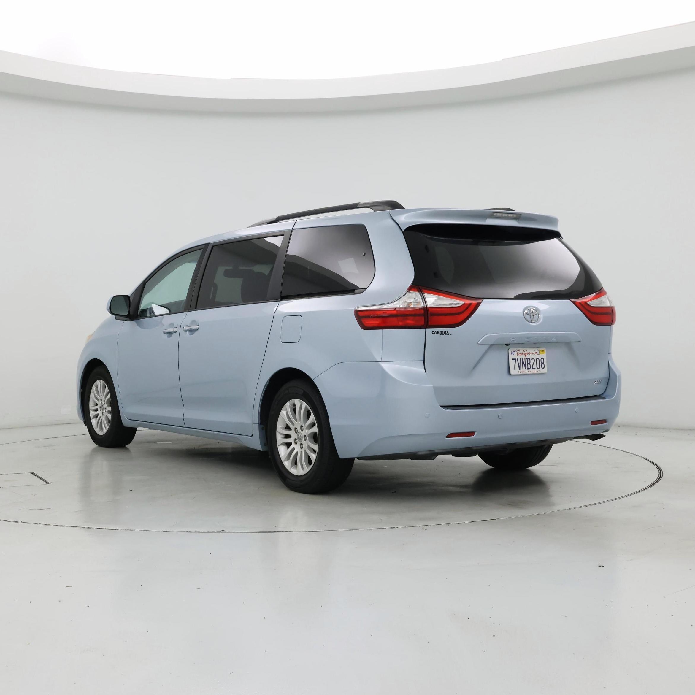 Thumbnail: 2017 Toyota Sienna - 2