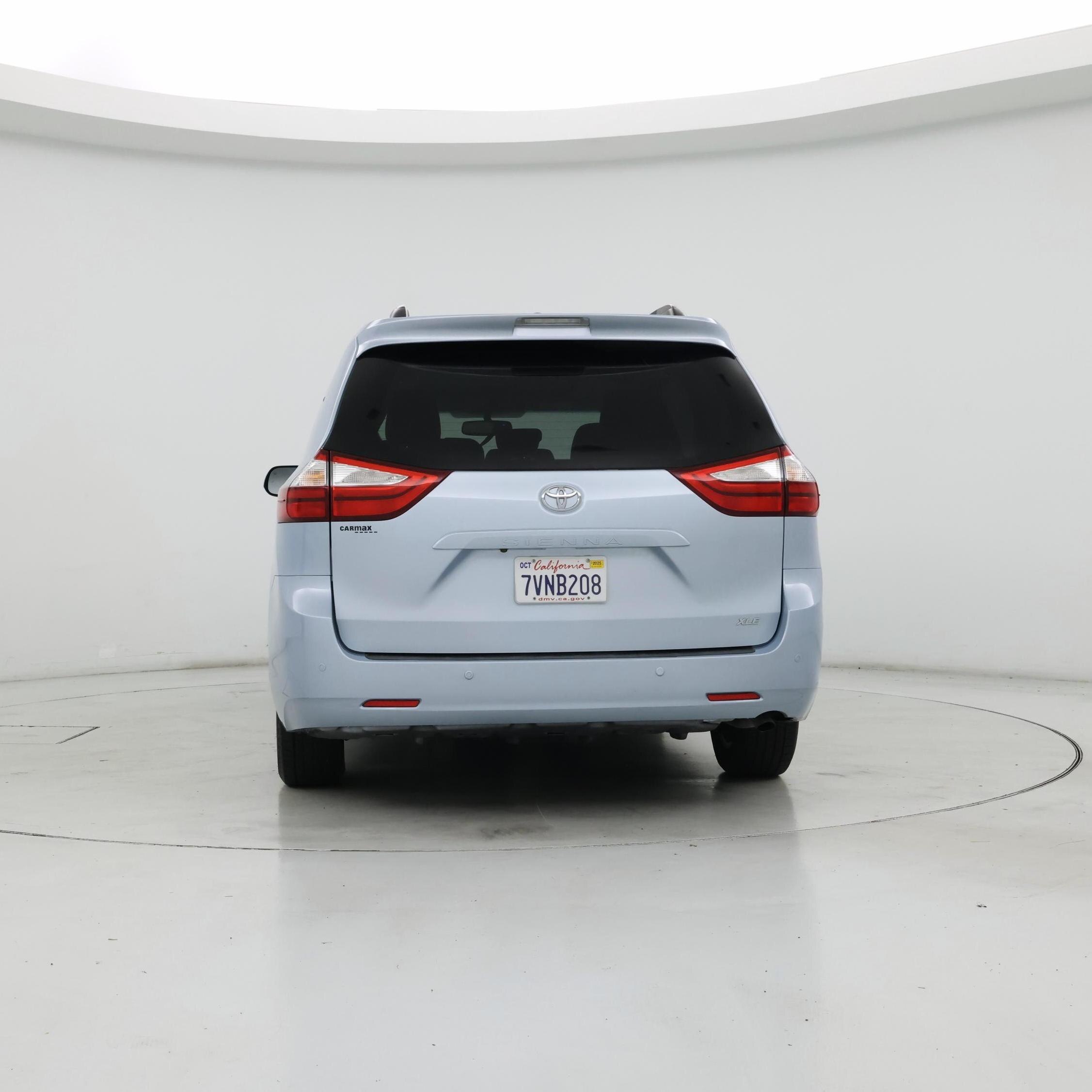 Thumbnail: 2017 Toyota Sienna - 6