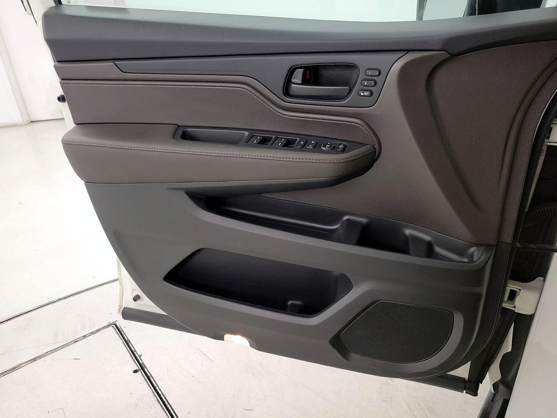 Thumbnail: 2019 Honda Odyssey - 12