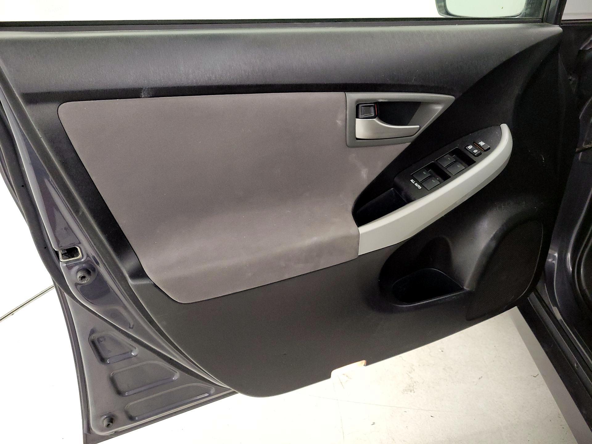 Thumbnail: 2013 Toyota Prius - 12