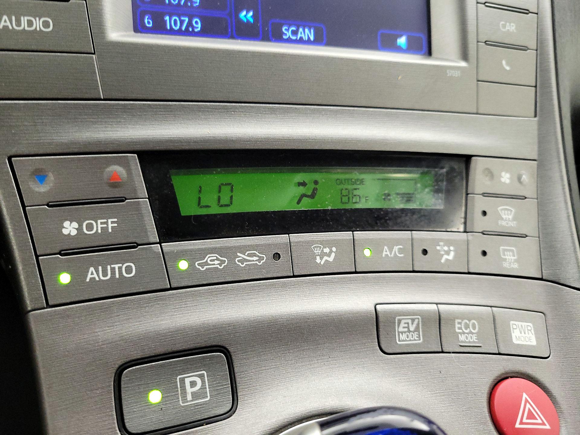 Thumbnail: 2013 Toyota Prius - 15