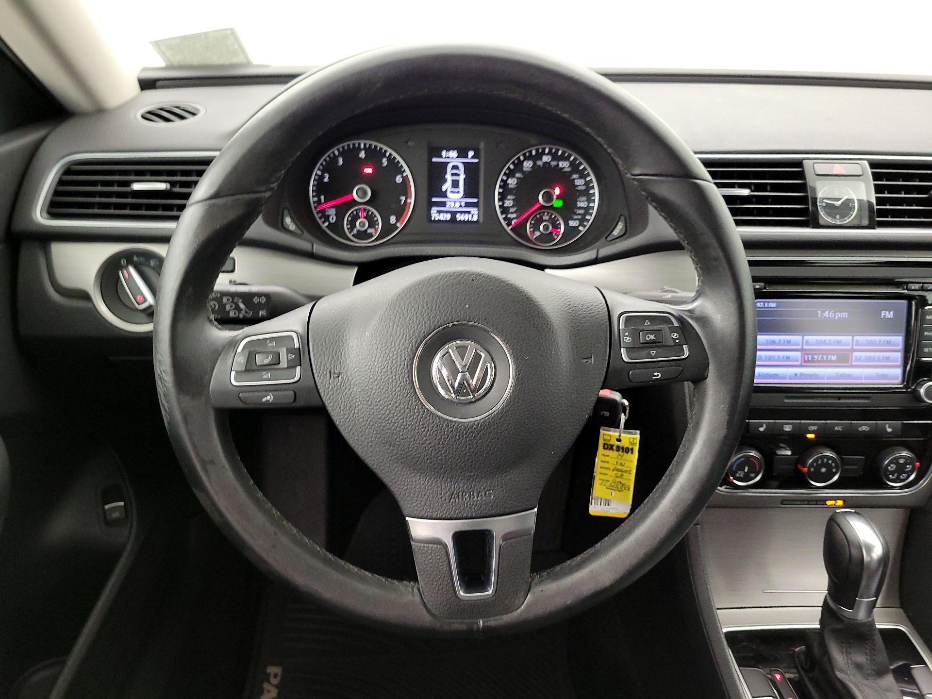 Thumbnail: 2014 Volkswagen Passat - 10