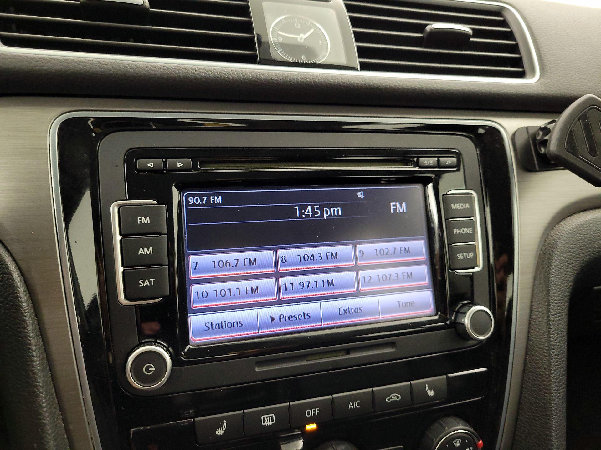 Thumbnail: 2014 Volkswagen Passat - 15