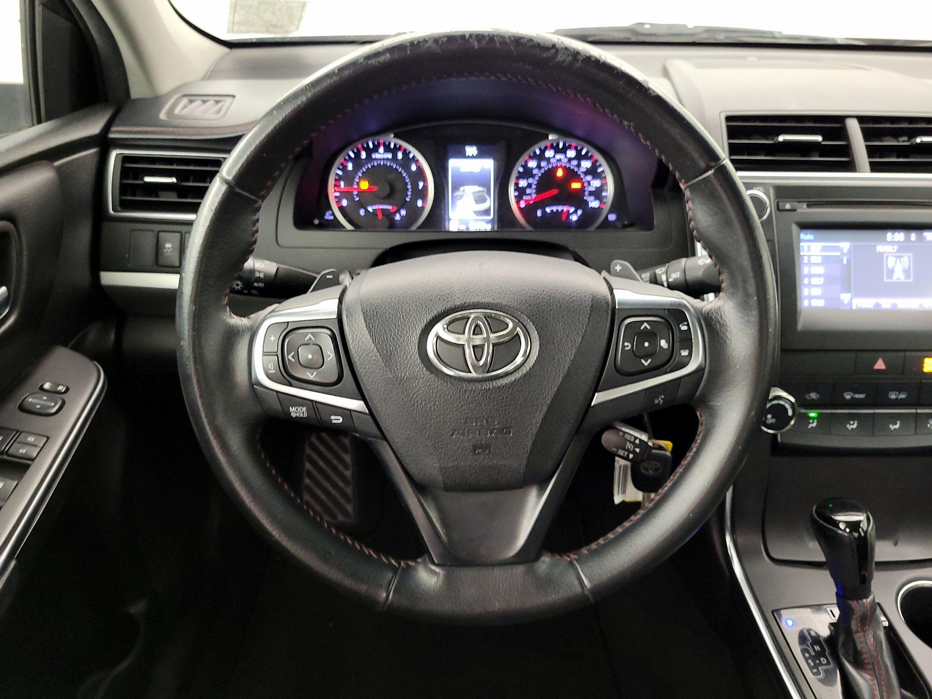 Thumbnail: 2017 Toyota Camry - 10