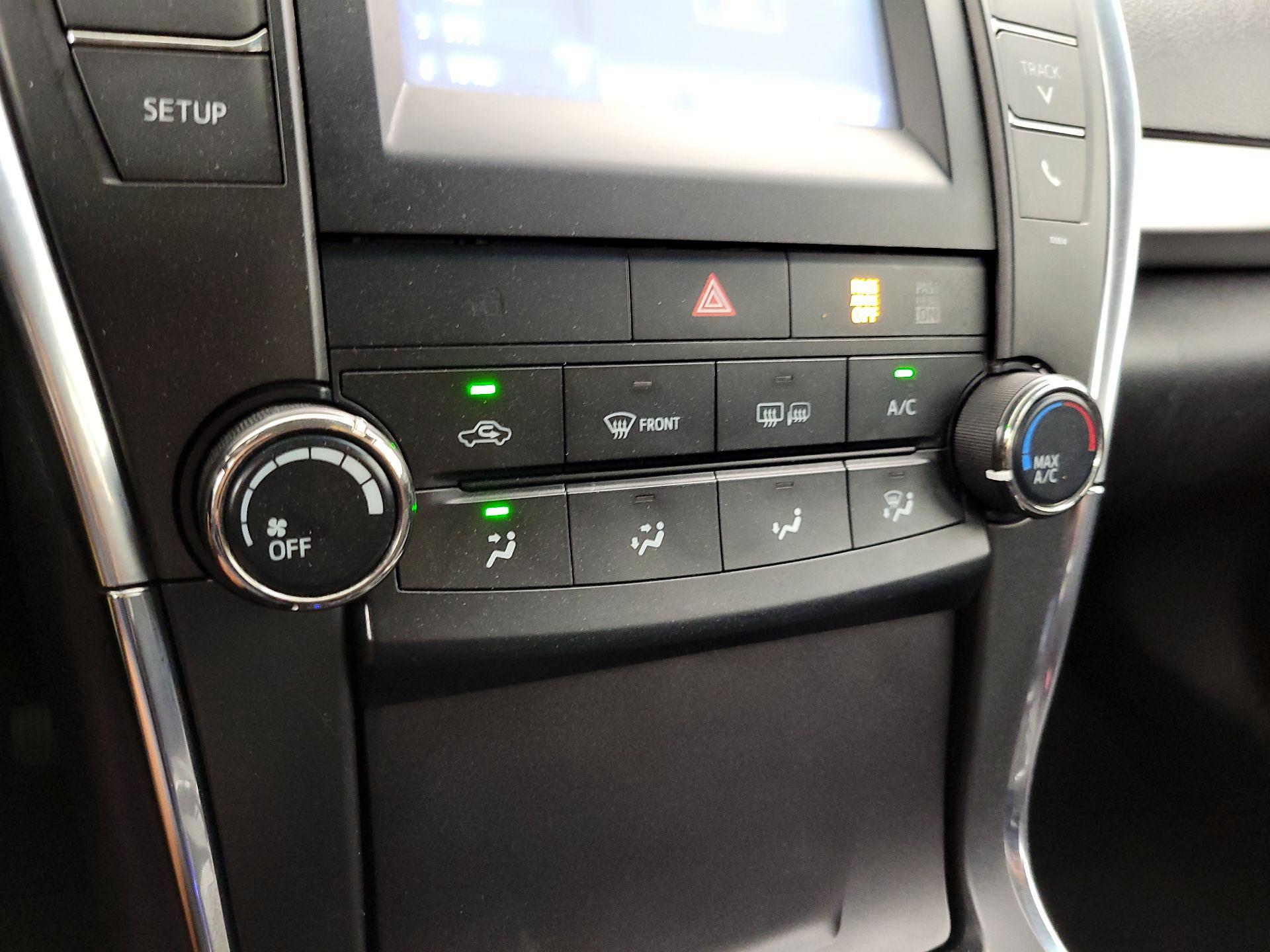 Thumbnail: 2017 Toyota Camry - 16