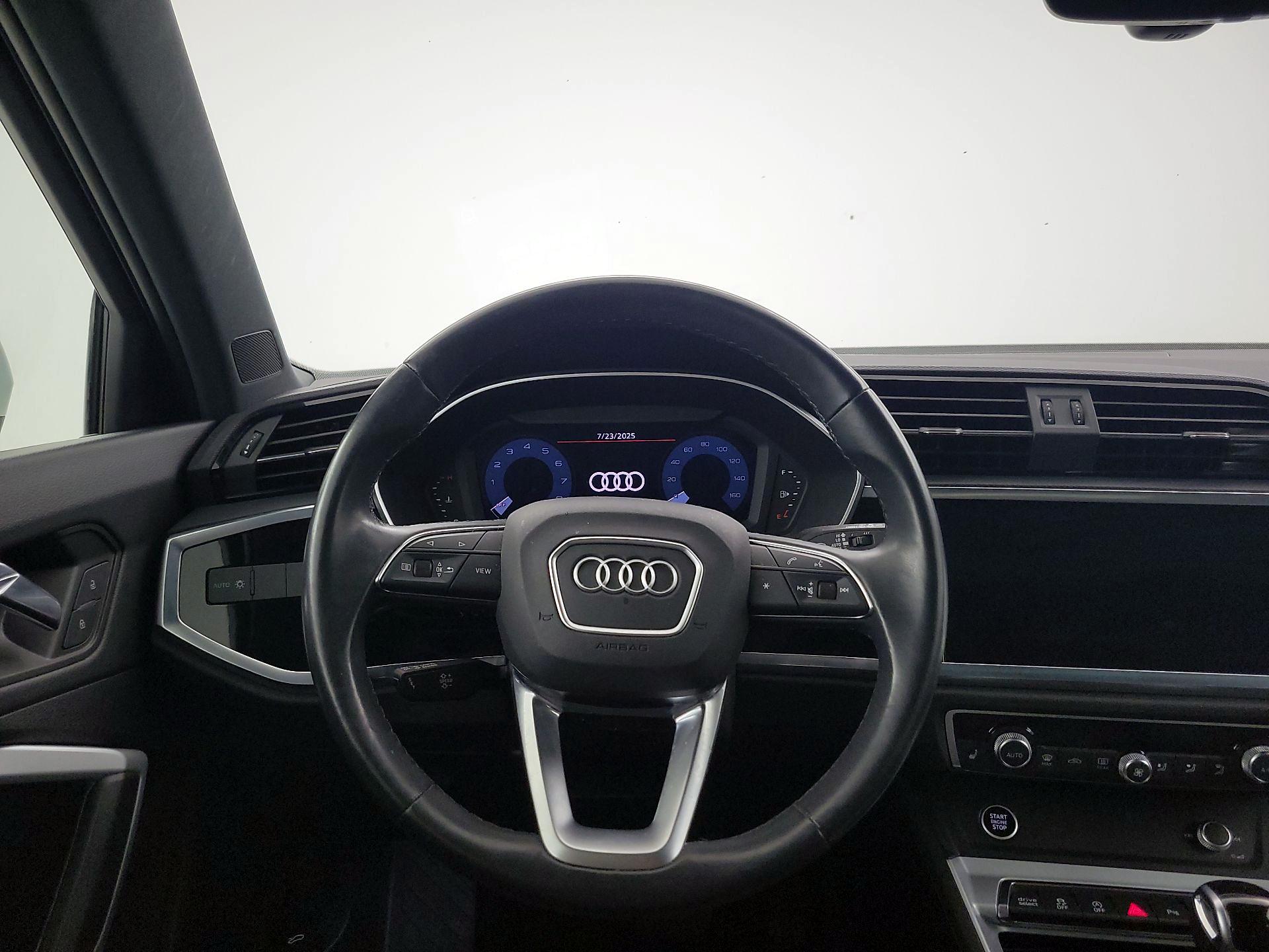 Thumbnail: 2021 Audi Q3 - 10