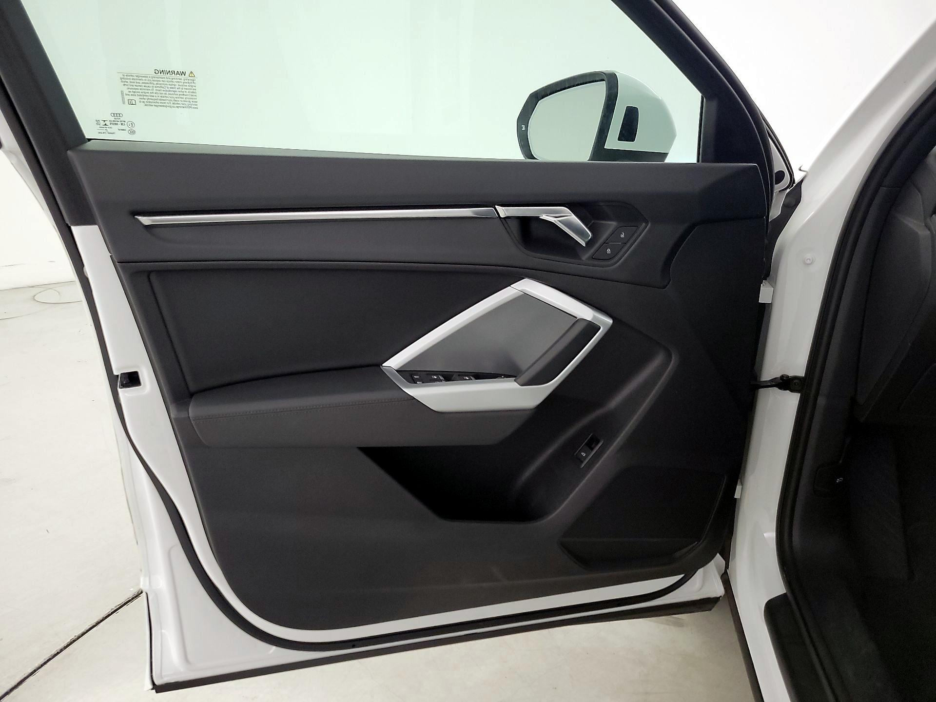 Thumbnail: 2021 Audi Q3 - 12