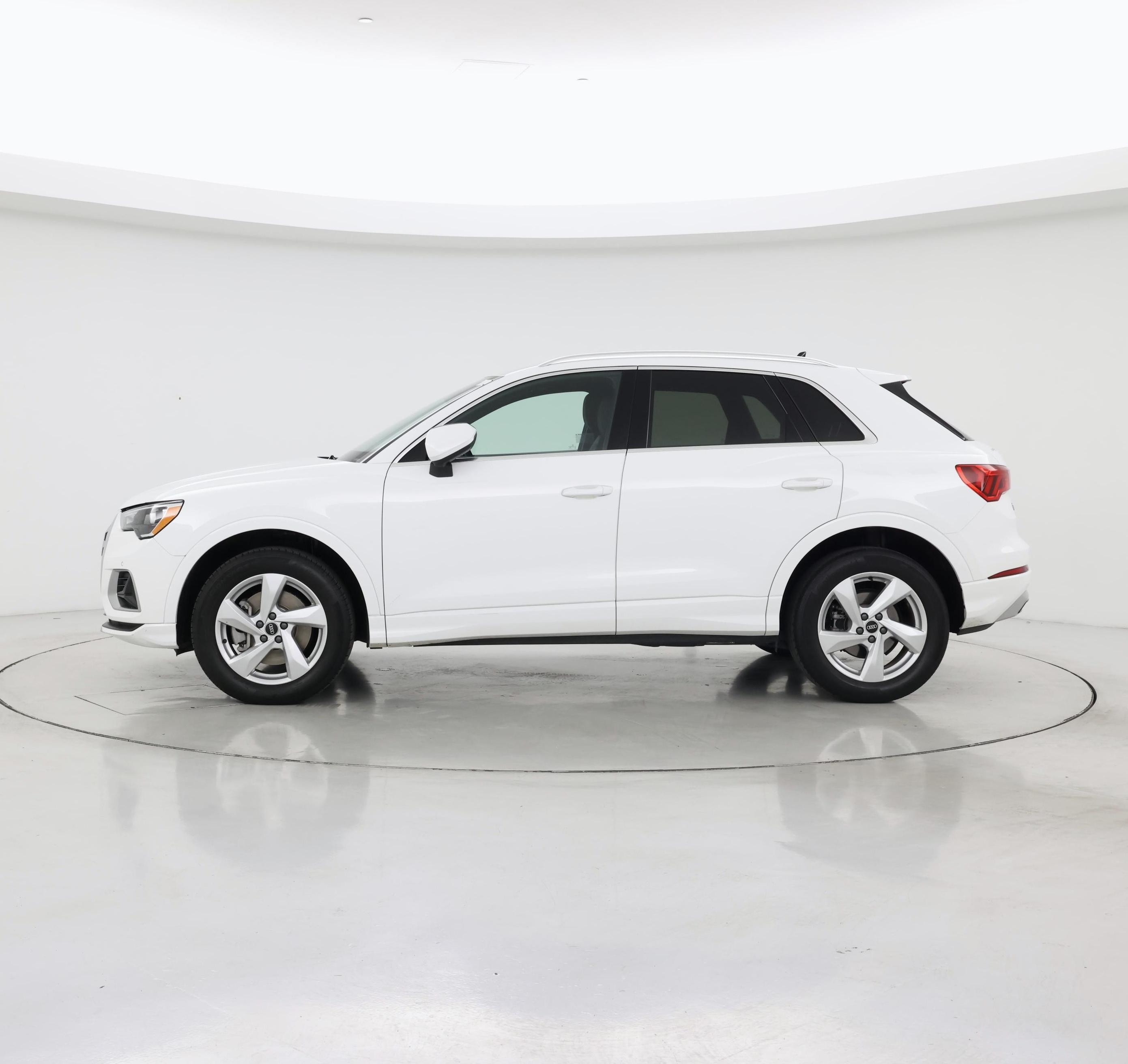 Thumbnail: 2021 Audi Q3 - 3