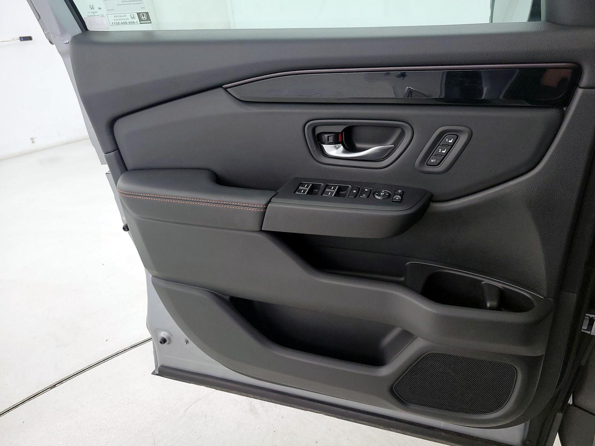 Thumbnail: 2025 Honda Pilot - 12
