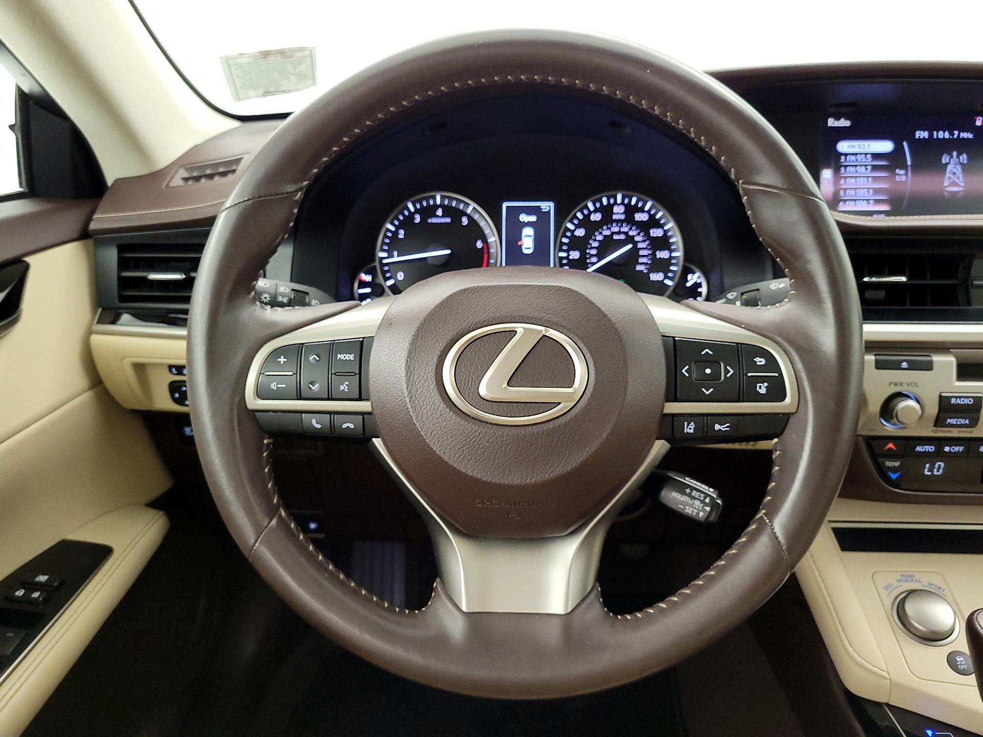 Thumbnail: 2018 Lexus ES - 10