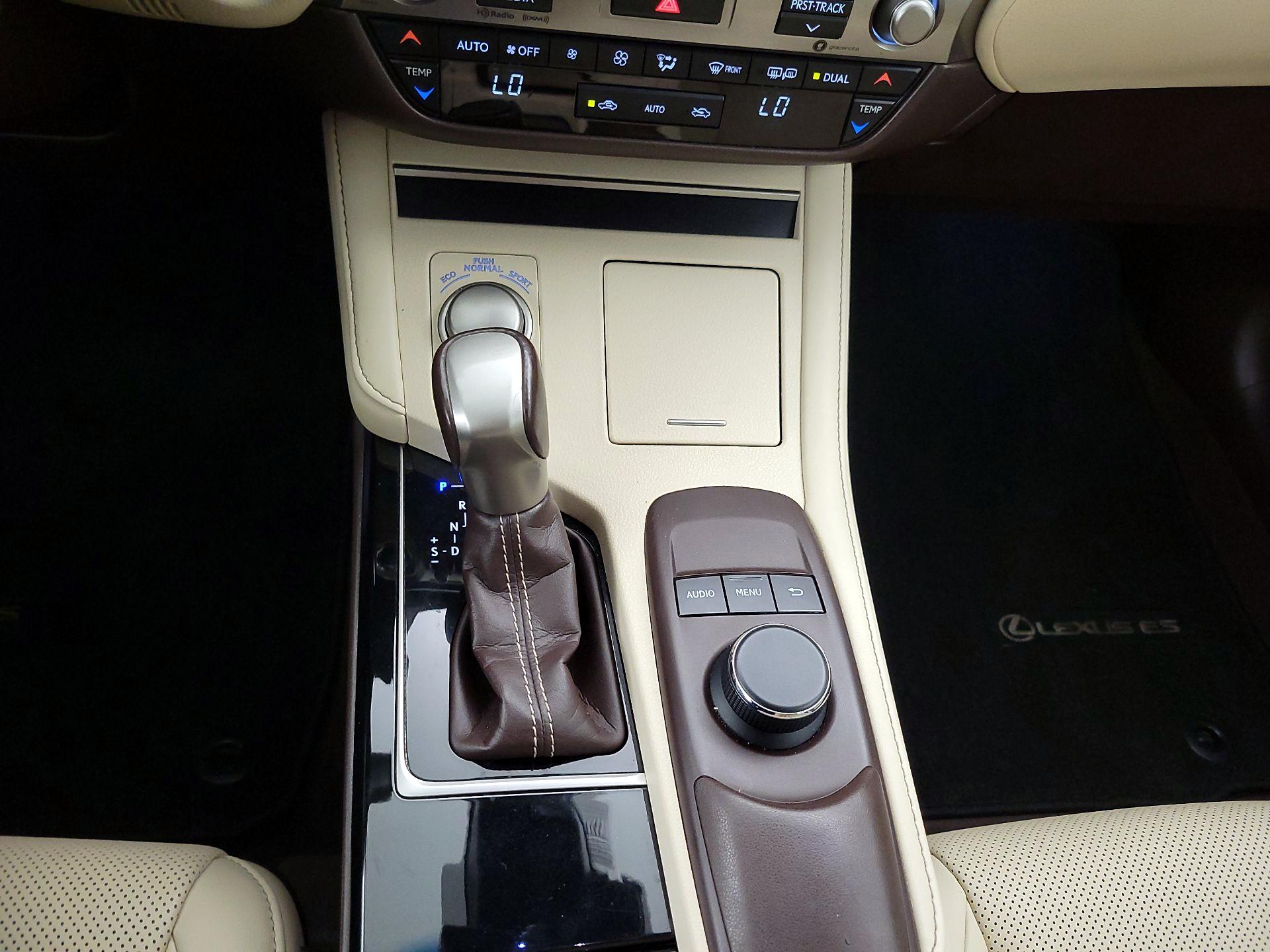 Thumbnail: 2018 Lexus ES - 17