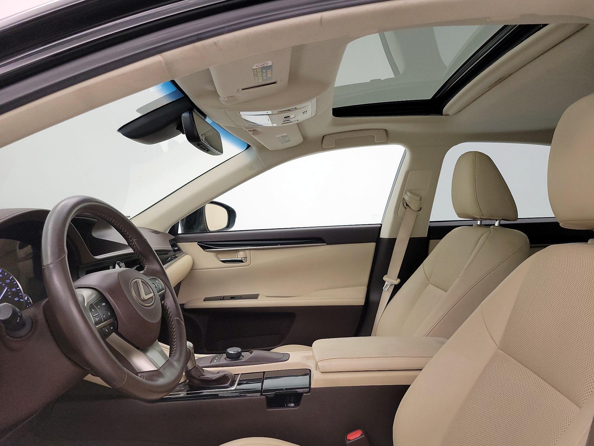 Thumbnail: 2018 Lexus ES - 19