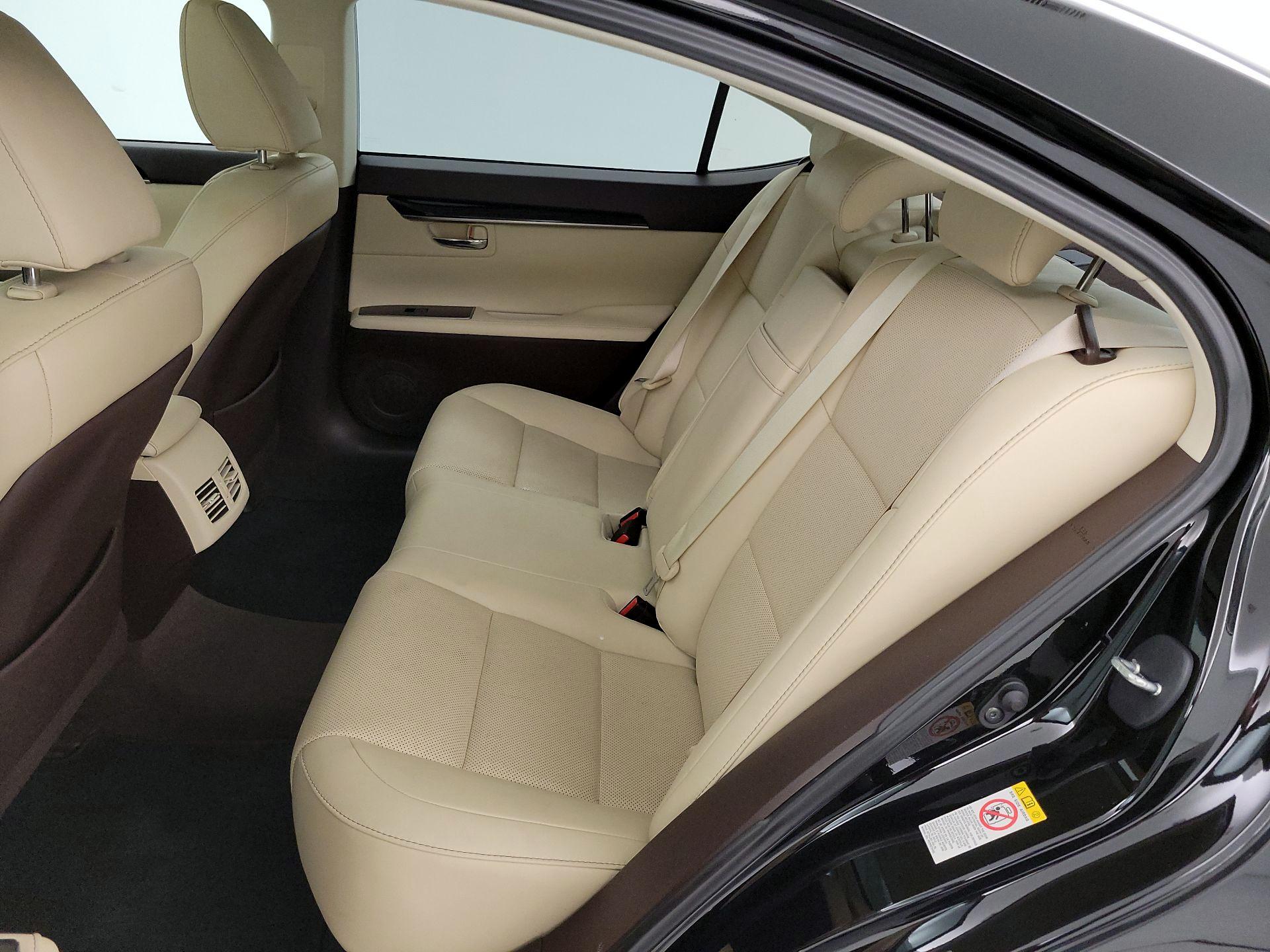 Thumbnail: 2018 Lexus ES - 20