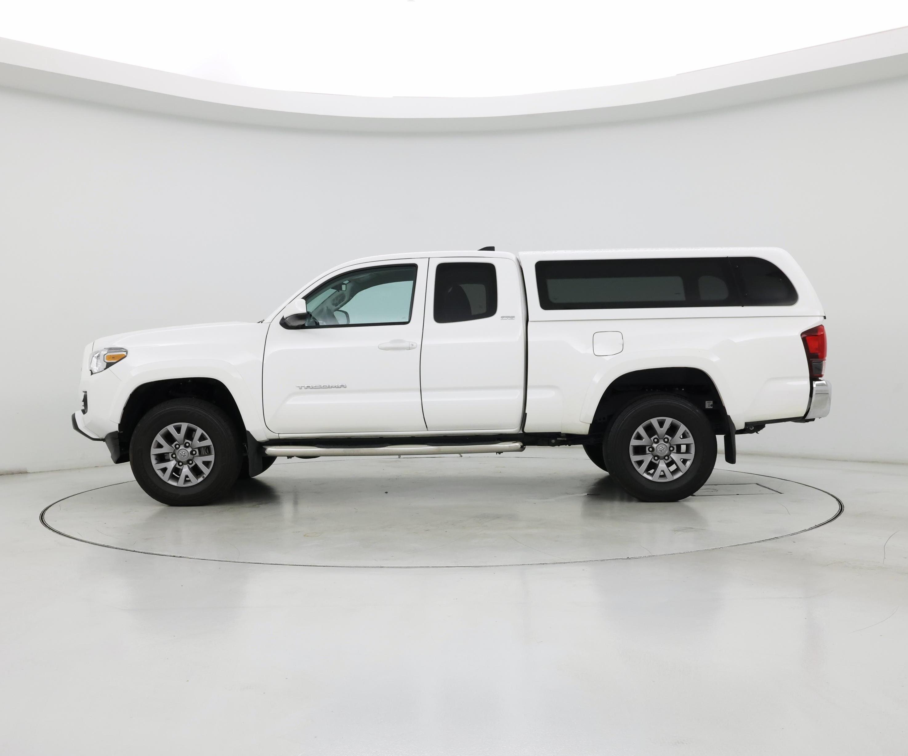 Thumbnail: 2019 Toyota Tacoma - 3