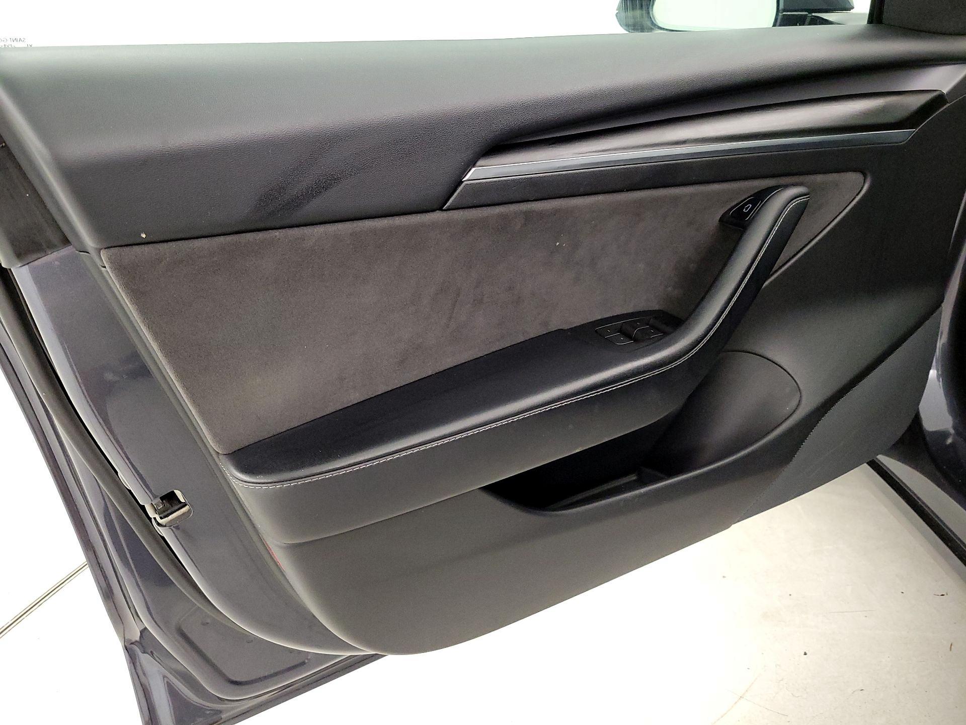Thumbnail: 2021 Tesla Model 3 - 12