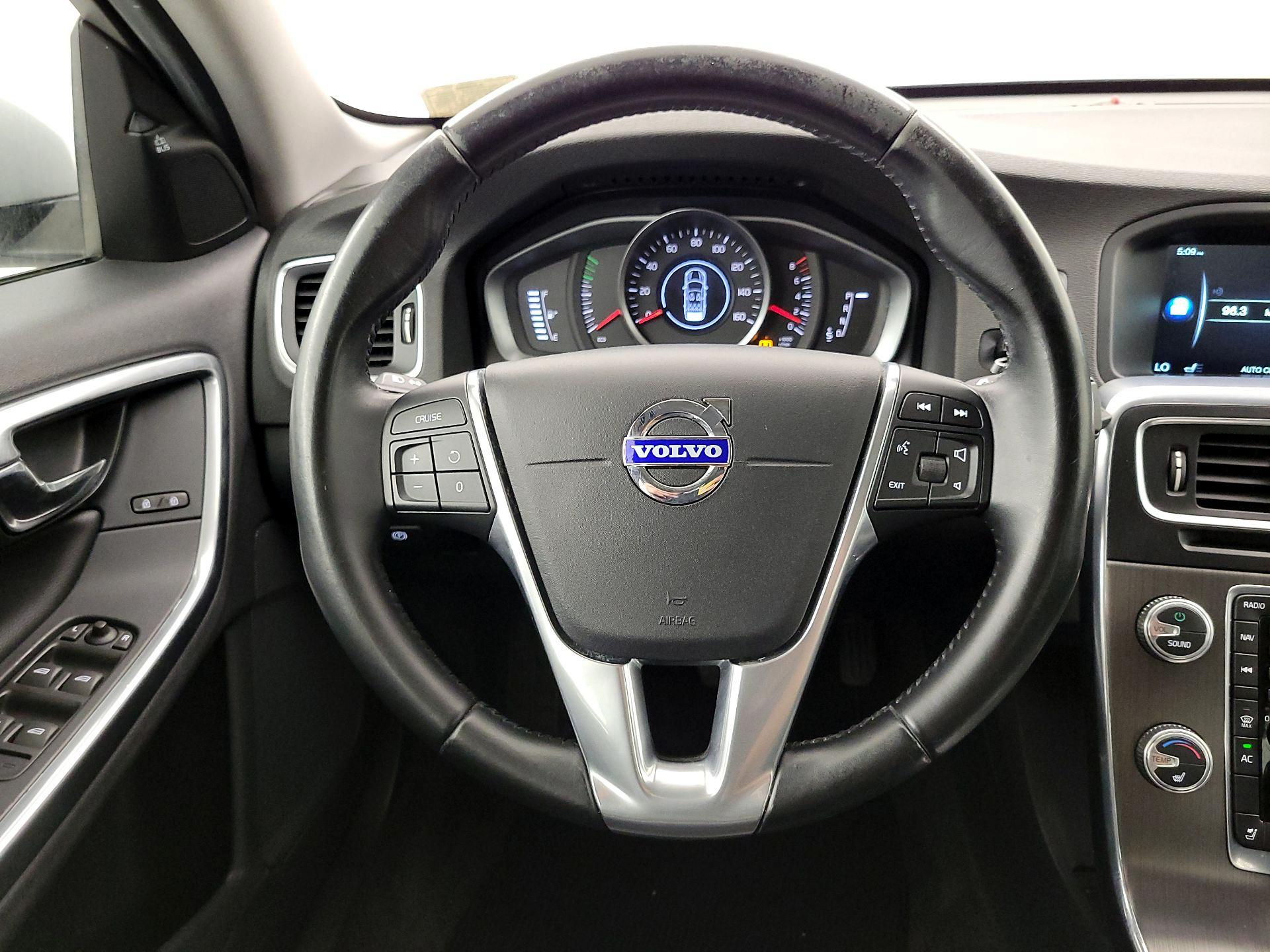Thumbnail: 2015 Volvo S60 - 10