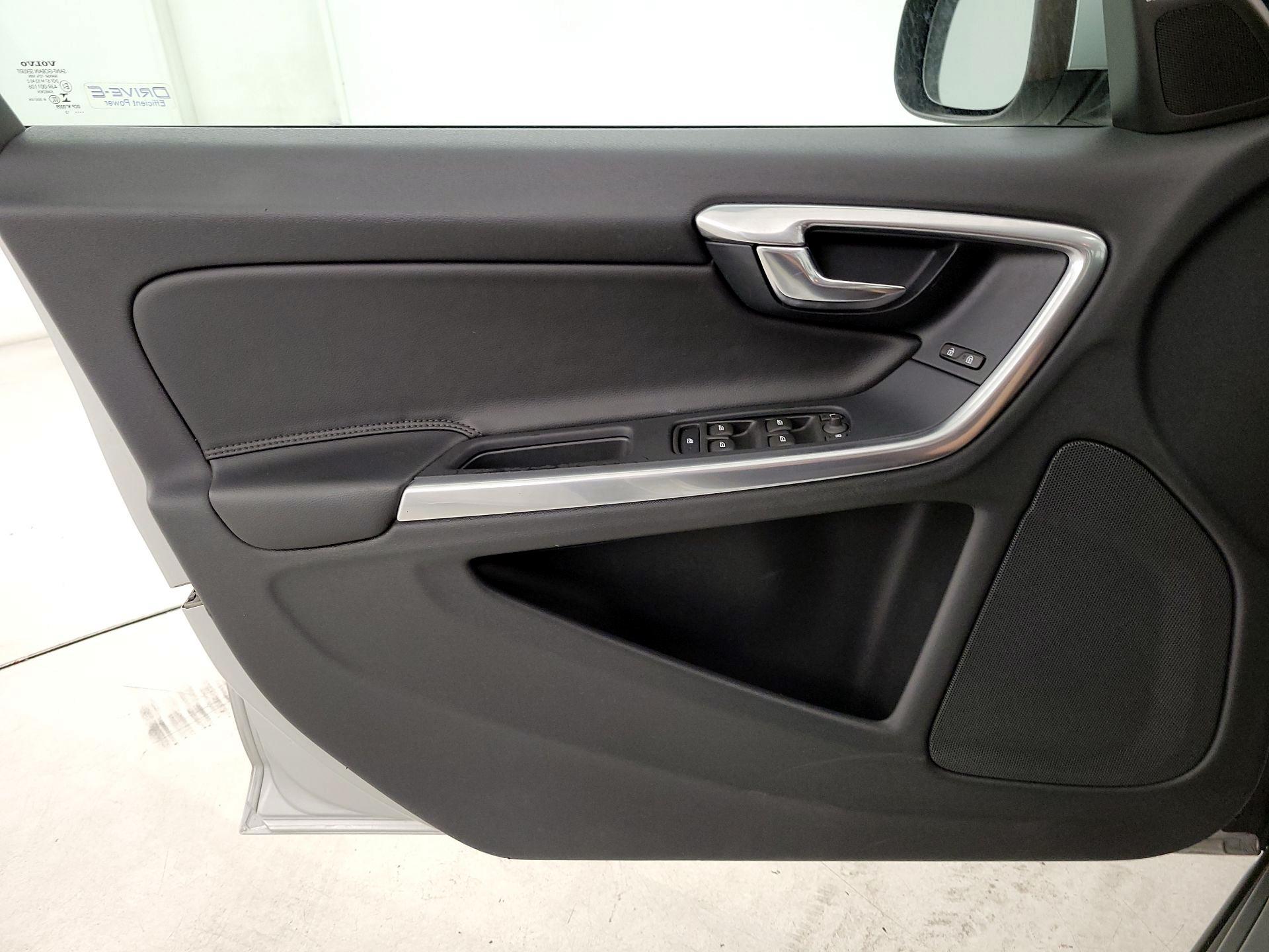 Thumbnail: 2015 Volvo S60 - 12