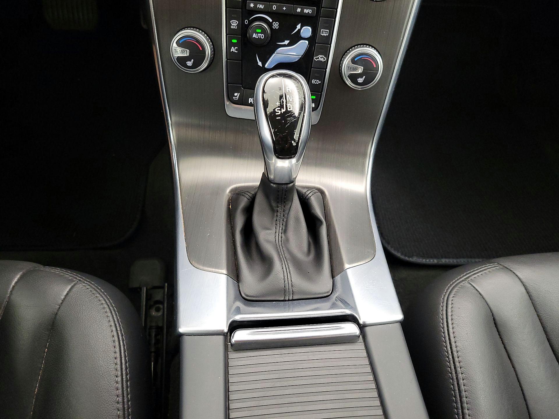 Thumbnail: 2015 Volvo S60 - 16