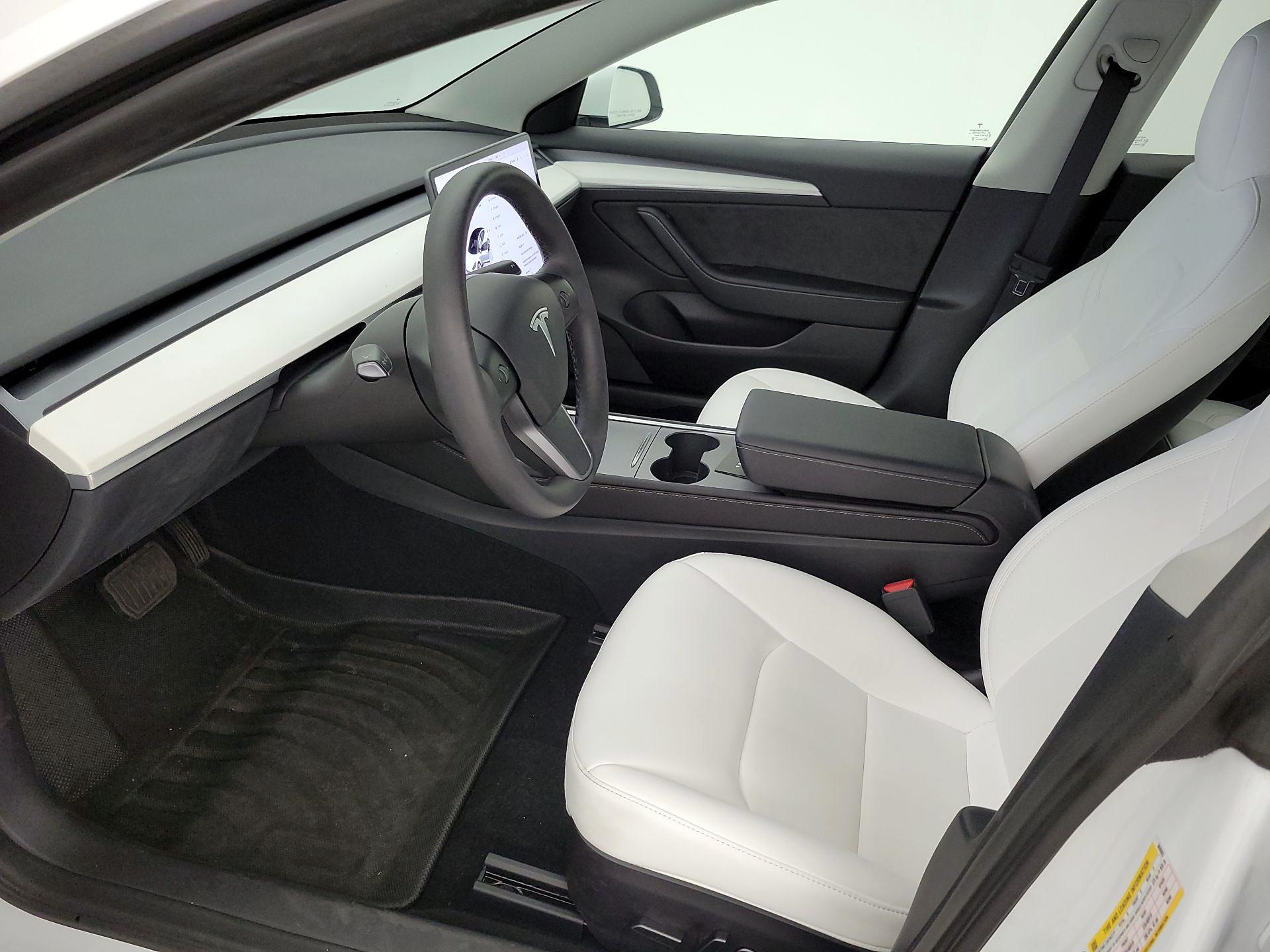 Thumbnail: 2022 Tesla Model 3 - 11