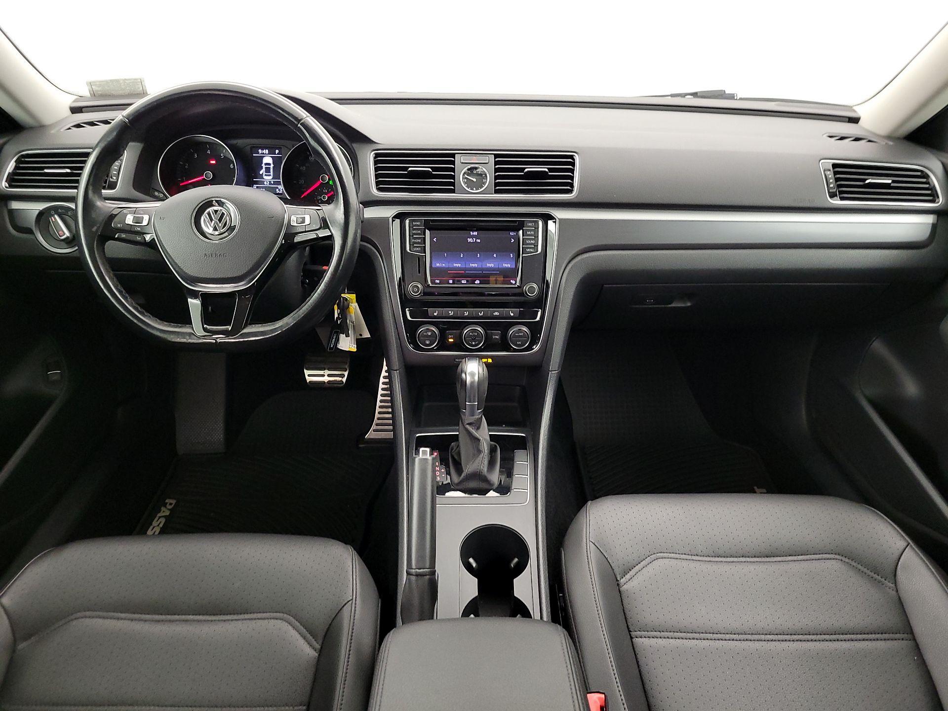 Thumbnail: 2017 Volkswagen Passat - 9